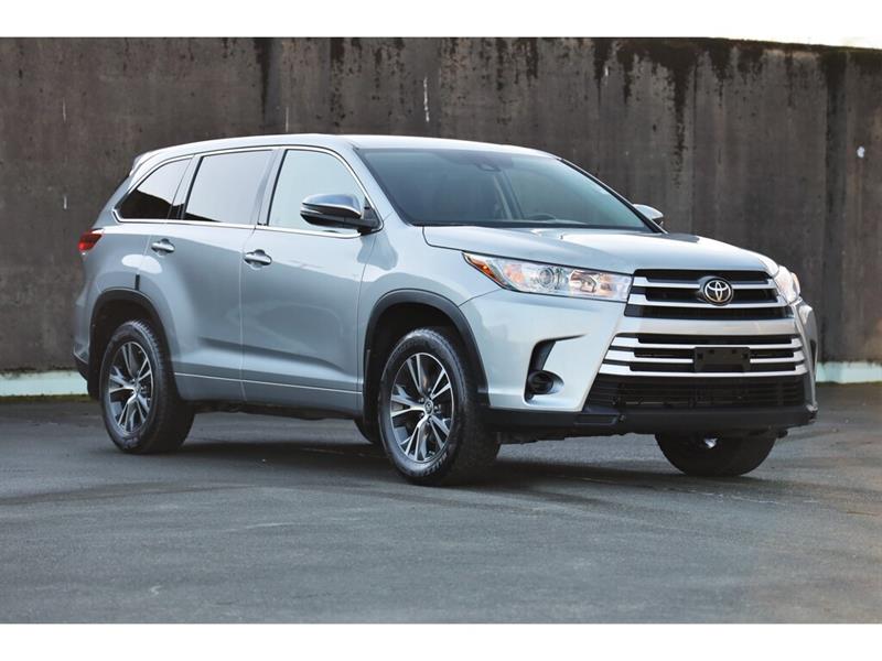 Used Toyota Highlander 2017 for sale in North Vancouver, British ...
