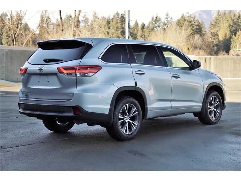 Used Toyota Highlander 2017 for sale in North Vancouver, British ...