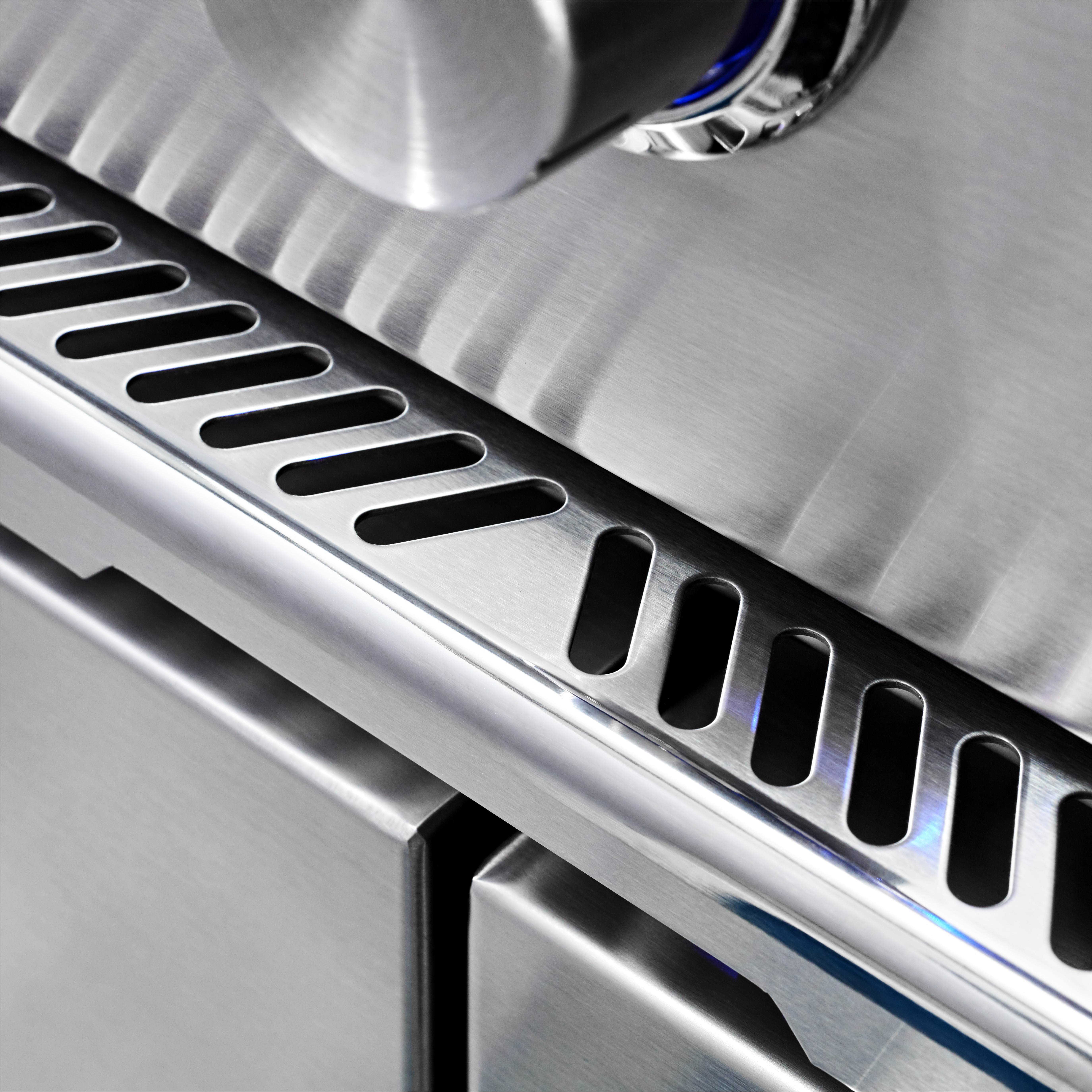 Model: L27R-3-NG | Lynx 27" Lynx Professional Built In Grill with 2 Ceramic Burners and Rotisserie, NG