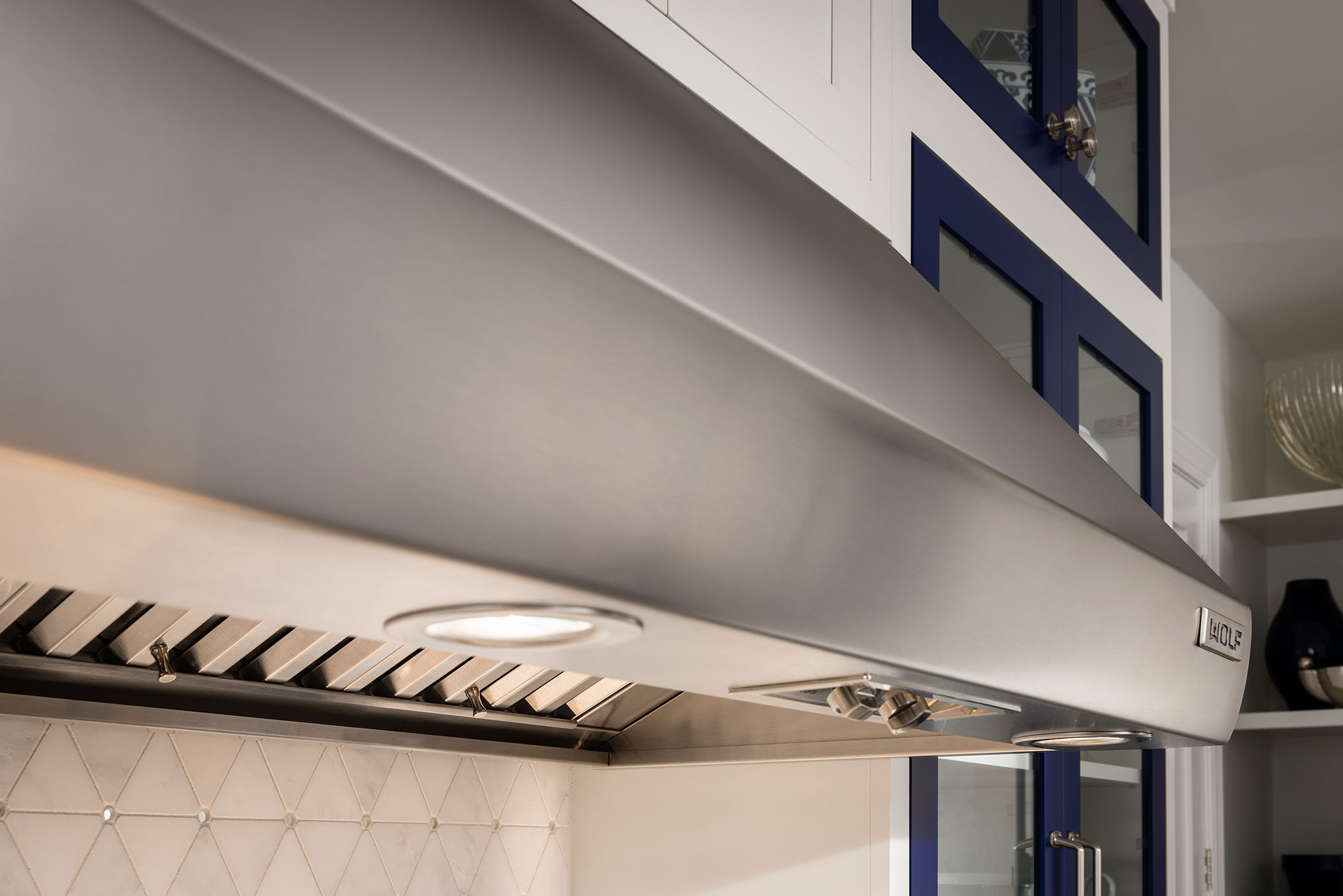 Model: PW362718 | Wolf 36" Pro Wall Hood - 27" Depth