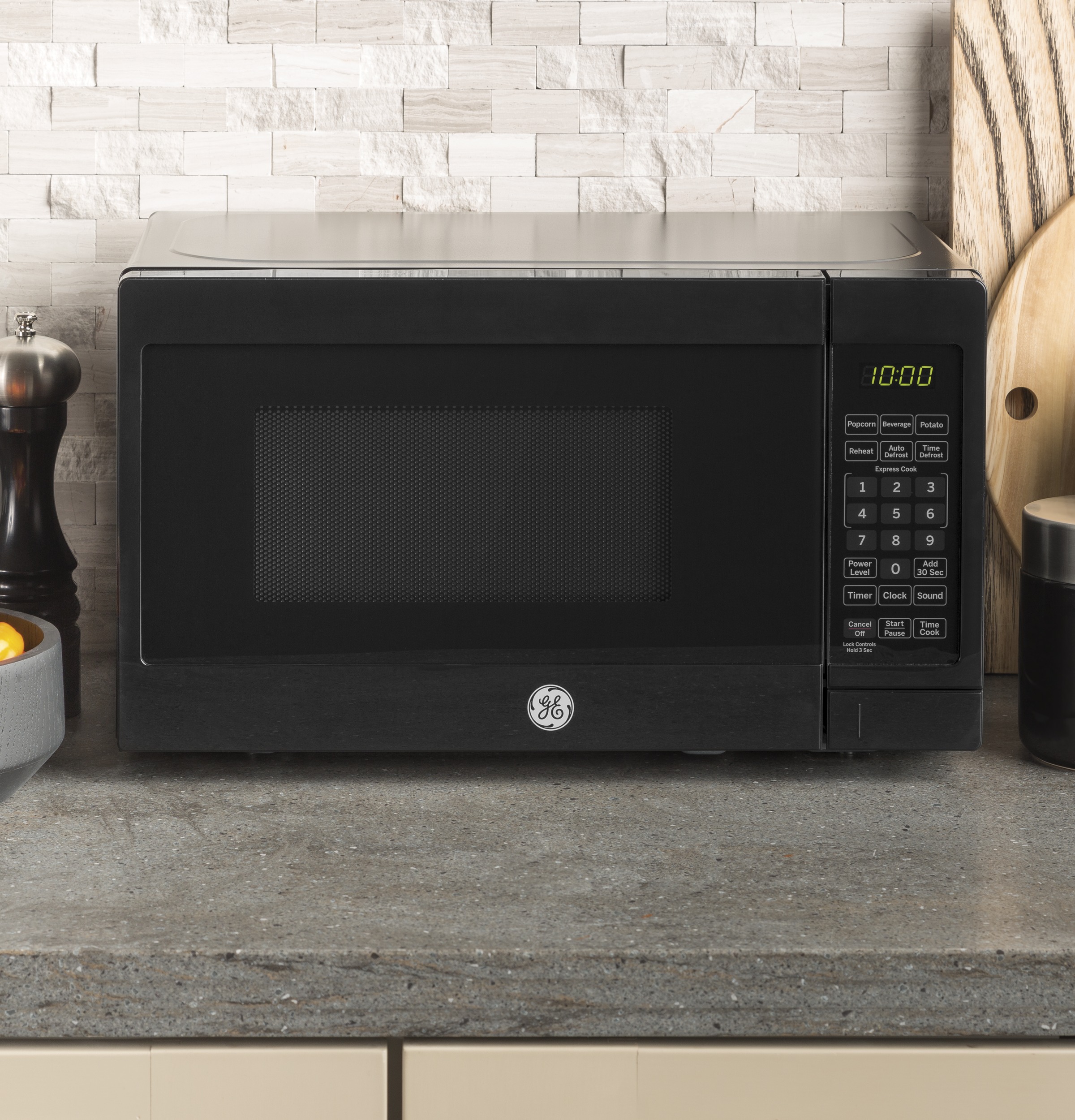 Model: JES1072DMBB | GE GE® 0.7 Cu. Ft. Capacity Countertop Microwave Oven