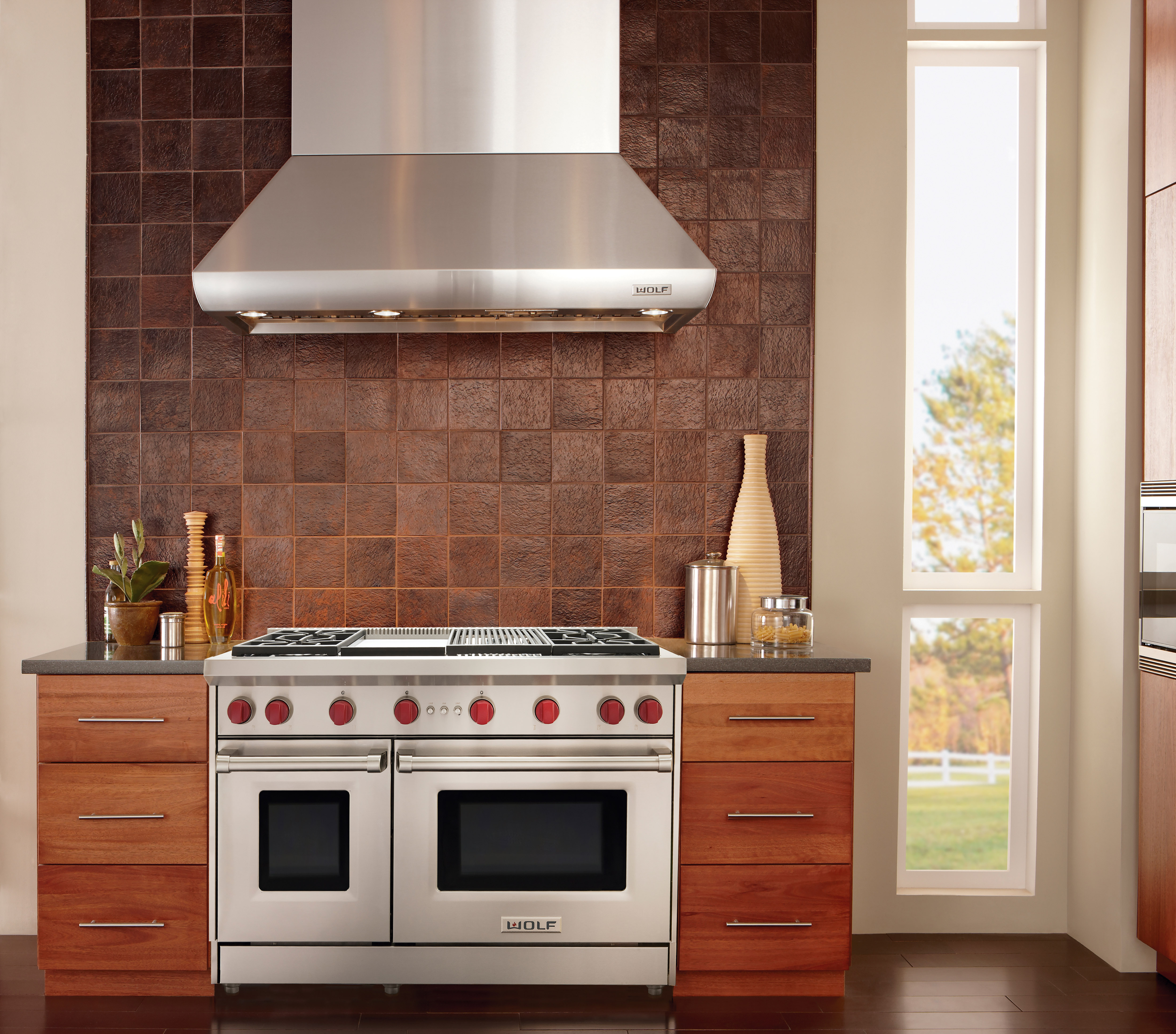 Model: GR484CG-LP | Wolf 48" Gas Range - 4 Burners, Infrared Charbroiler and Infrared Griddle