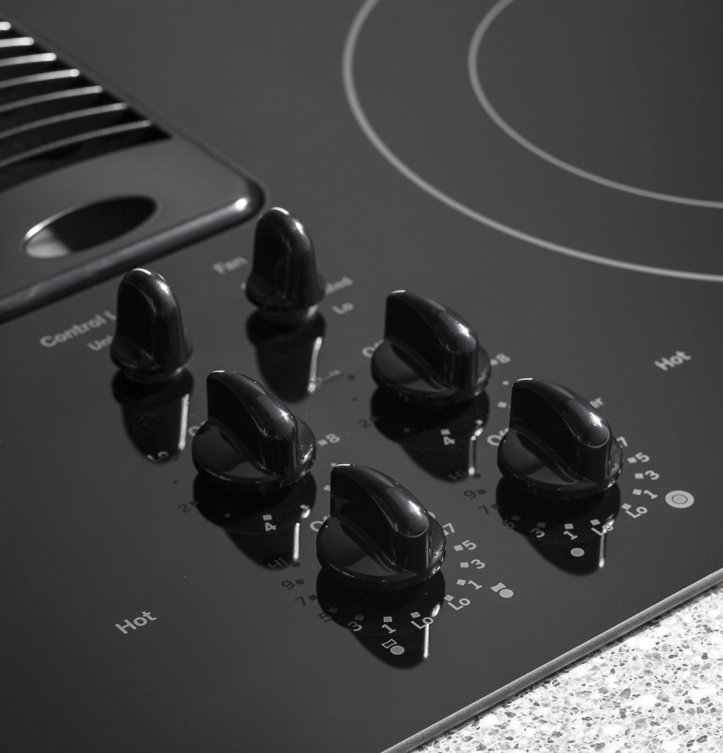 Model: PP9830DJBB | Profile GE Profile™ 30" Downdraft Electric Cooktop