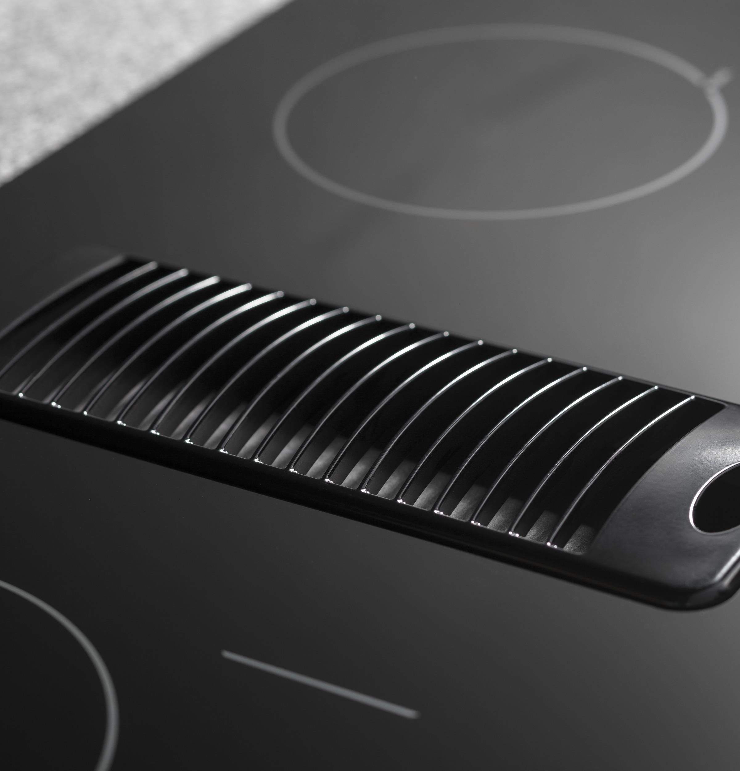 Model: PP9830DJBB | Profile GE Profile™ 30" Downdraft Electric Cooktop