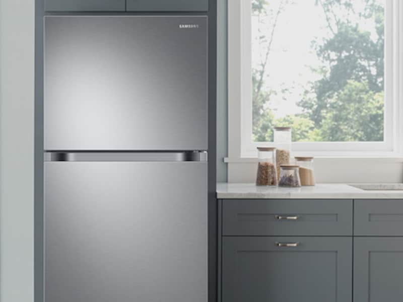 Model: RT18M6213SR | Samsung 18 cu. ft. Capacity Top Freezer Refrigerator with FlexZone™