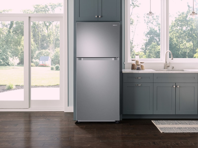 Model: RT18M6215SR | Samsung 18 cu. ft. Capacity Top Freezer Refrigerator with FlexZone™ and Automatic Ice Maker