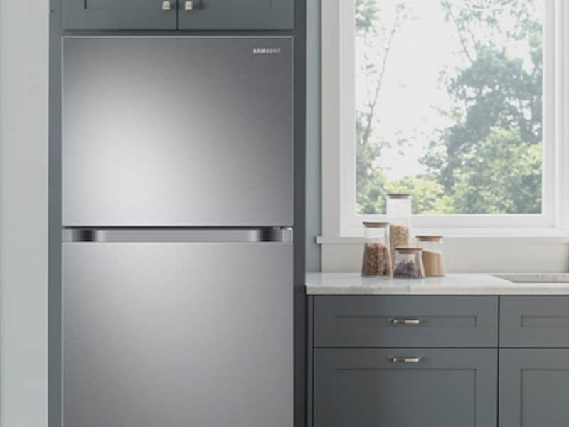 Model: RT18M6215SR | Samsung 18 cu. ft. Capacity Top Freezer Refrigerator with FlexZone™ and Automatic Ice Maker
