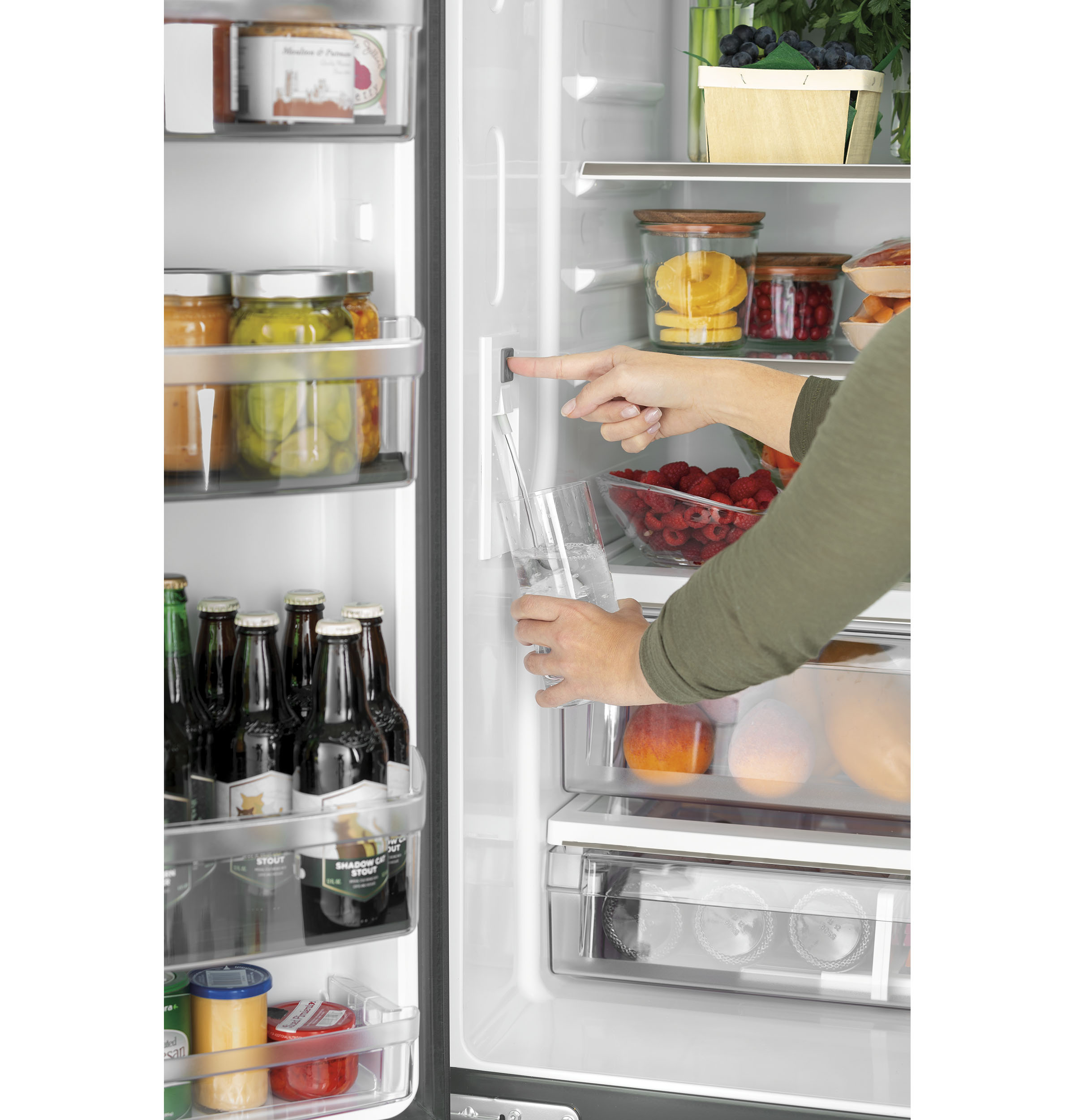Cafe CWE19SP4NW2 Café™ ENERGY STAR® 18.6 Cu. Ft. CounterDepth FrenchDoor Refrigerator