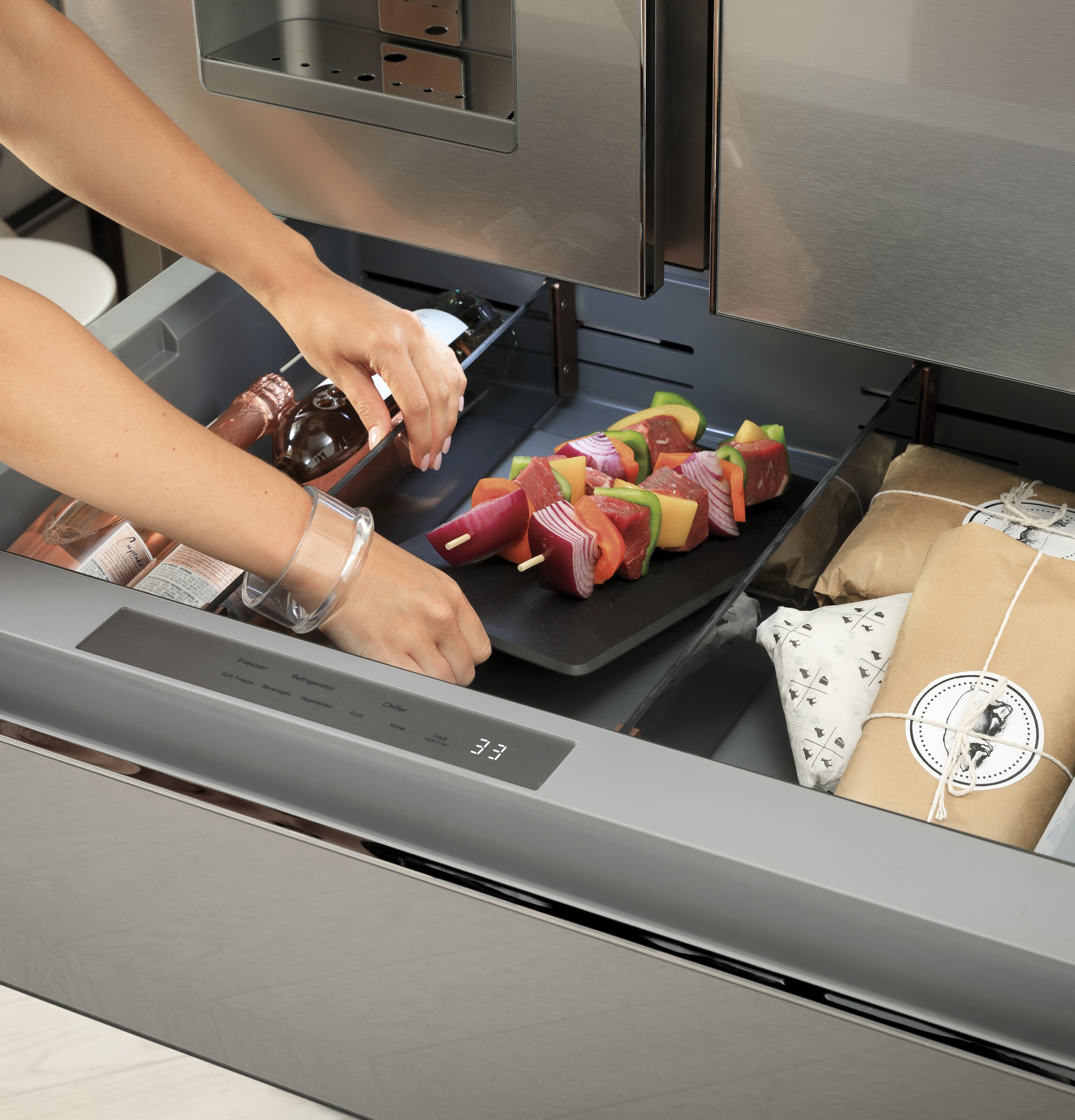 Cafe CVE28DM5NS5 Café™ ENERGY STAR® 27.8 Cu. Ft. Smart 4Door