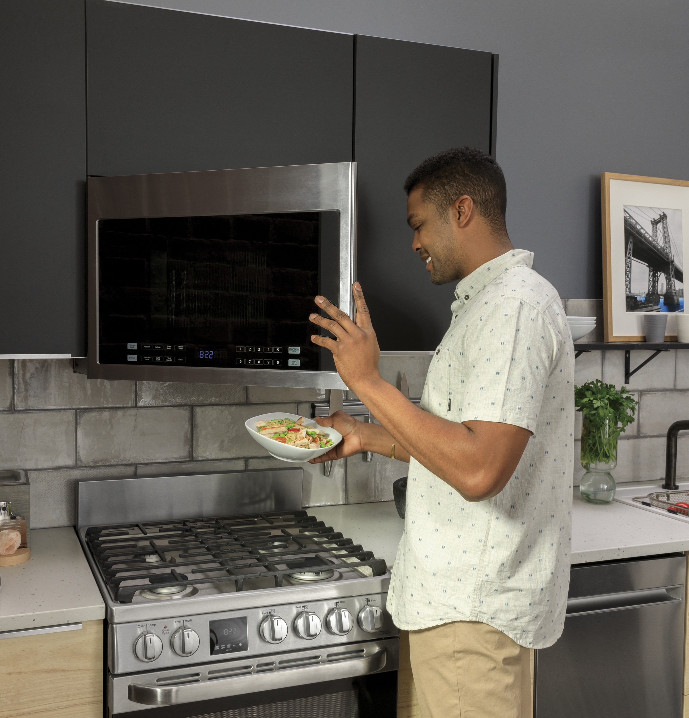 Haier HMV1472BHS 24" 1.4 Cu. Ft. OverTheRange Microwave Oven