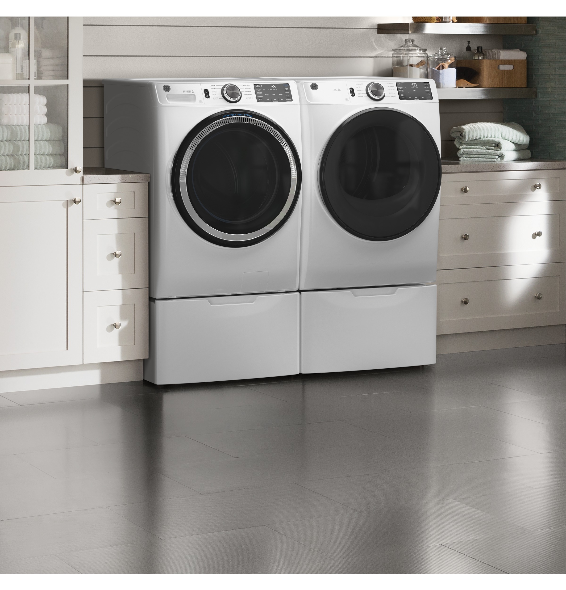 Model: GFD55ESSNWWSD | GE GE® 7.8 cu. ft. Capacity Smart Front Load Electric Dryer with Sanitize Cycle