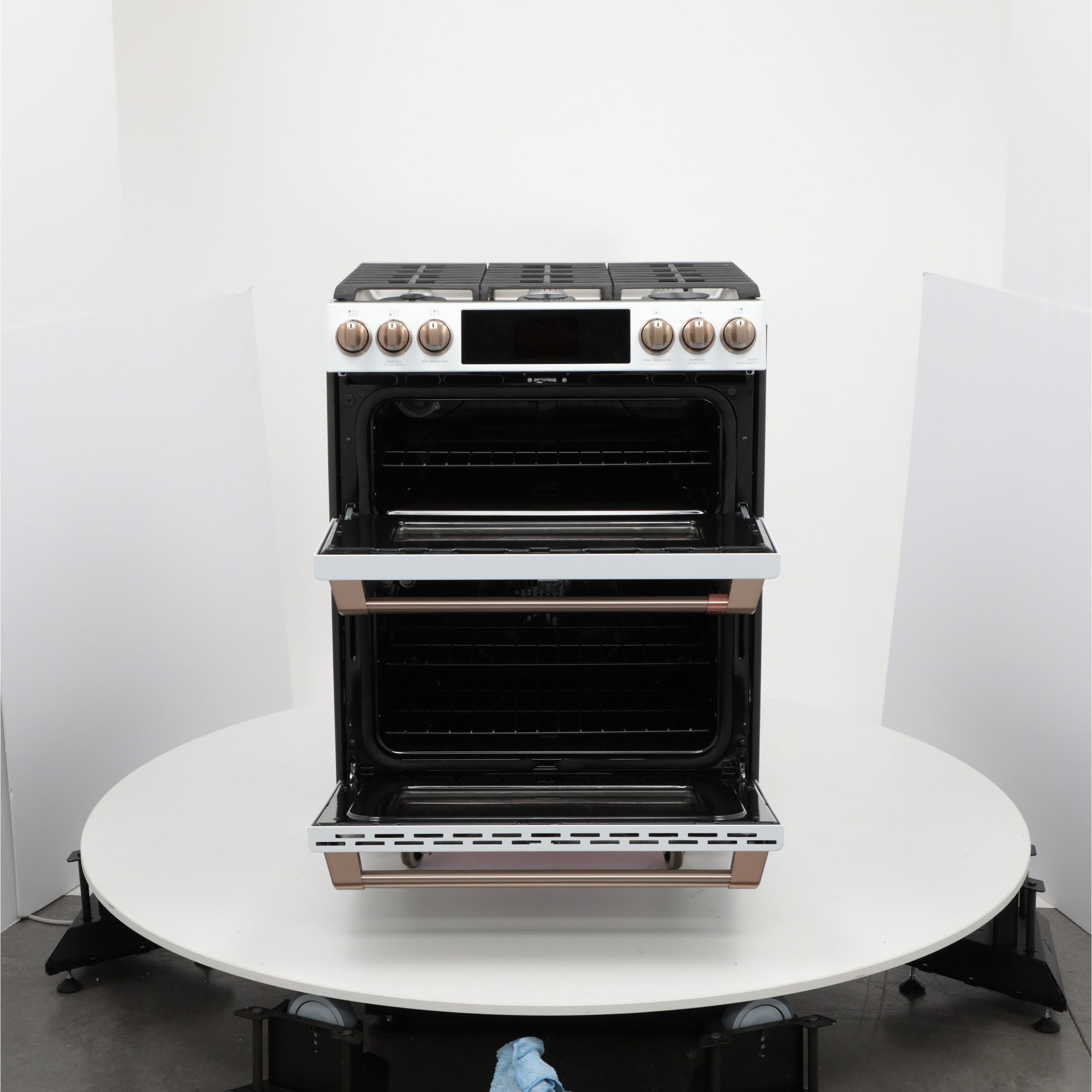Cafe CGS750P4MW2 Café™ 30" Smart SlideIn, FrontControl, Gas