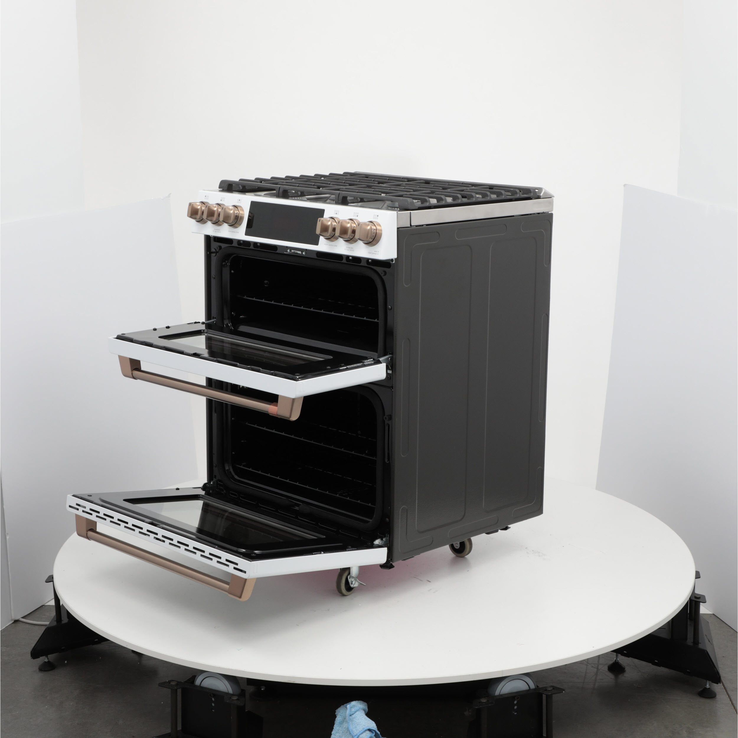 Cafe CGS750P4MW2 Café™ 30" Smart SlideIn, FrontControl, Gas