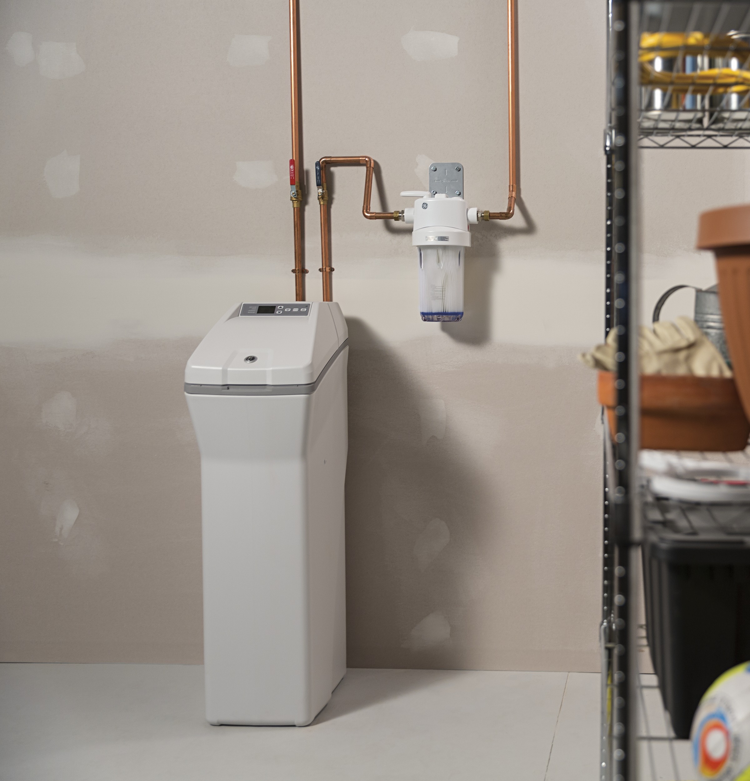 GE GXSH40V GE® 40,000 Grain Water SoftenerGXSH40V Triangle TV