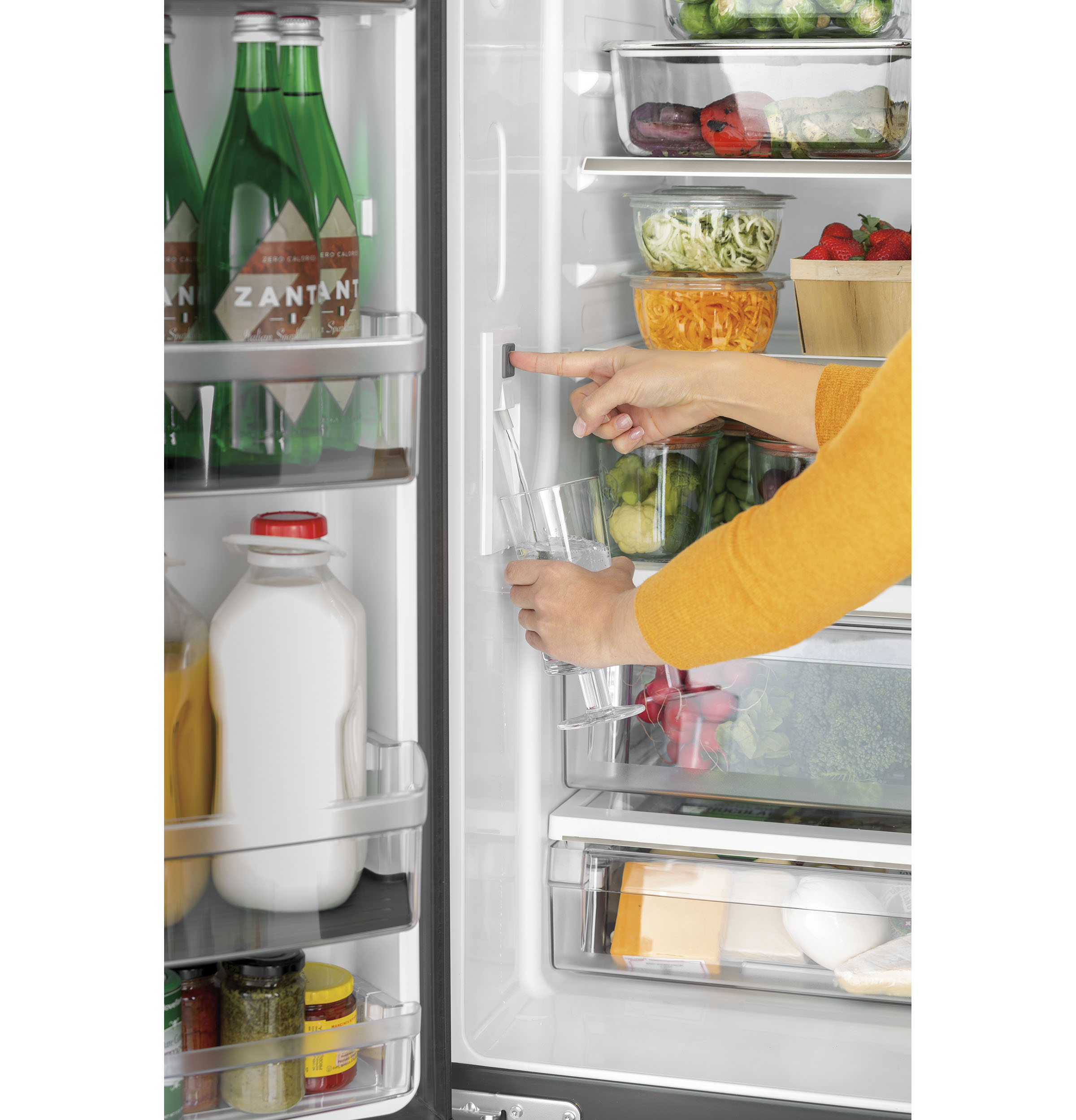 Cafe CWE19SP4NW2 Café™ ENERGY STAR® 18.6 Cu. Ft. CounterDepth FrenchDoor Refrigerator