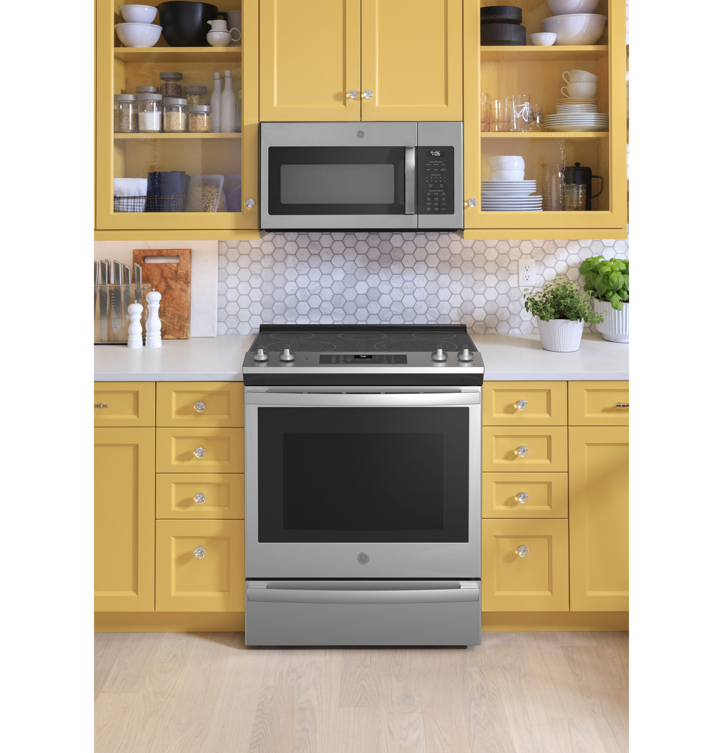 GE JS760SPSS GE® 30" SlideIn Electric Convection Range with No Preheat Air FryJS760SPSS