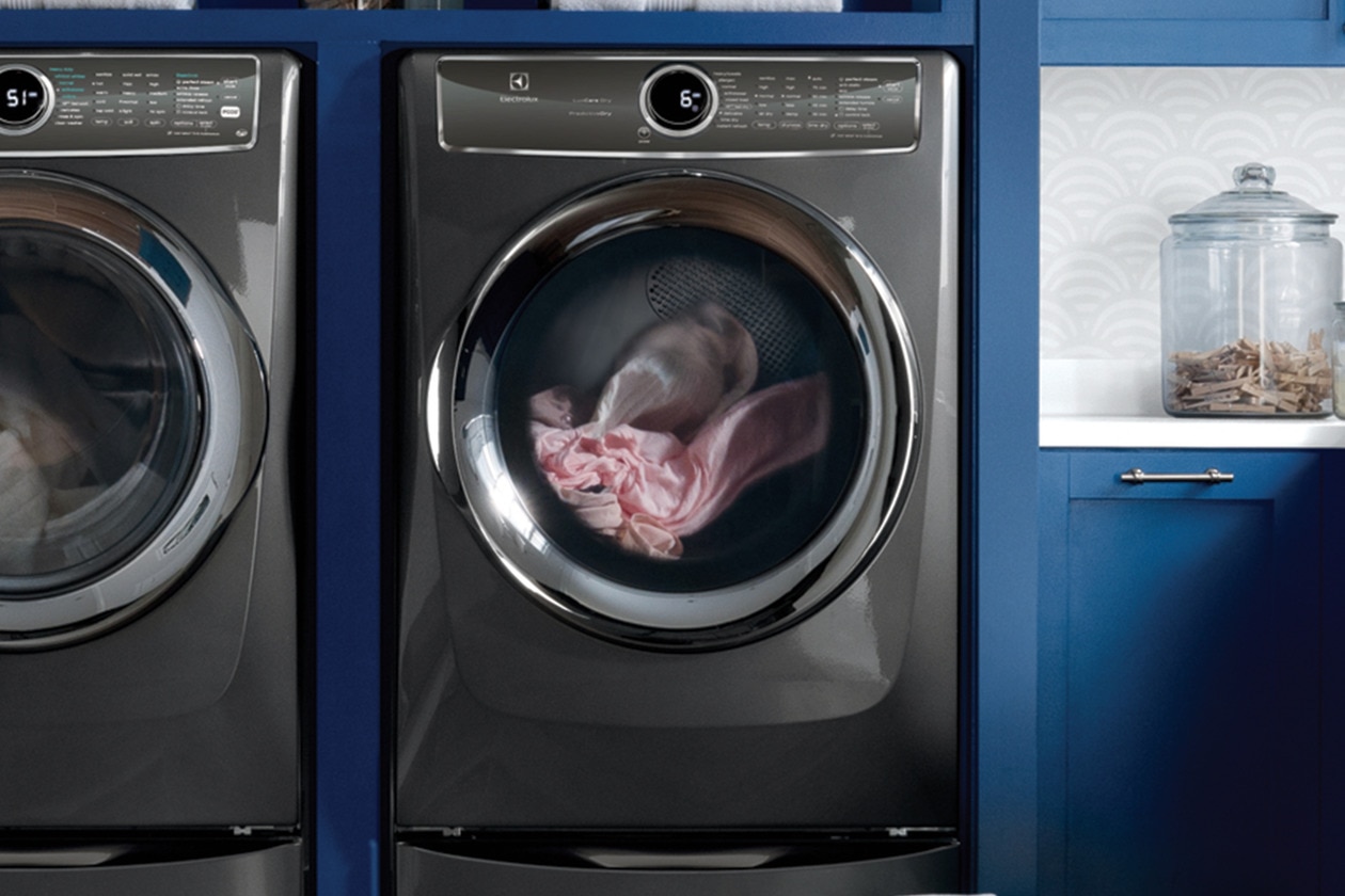 Model: EFME627UIW | Electrolux Front Load Perfect Steam™ Electric Dryer with PredictiveDry™ and Instant Refresh - 8.0. Cu. Ft.