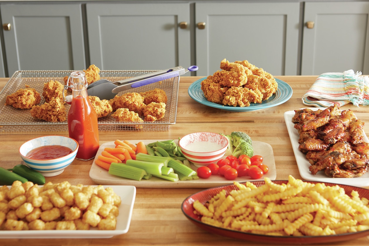 Model: WOAIRFRYTRAY | Frigidaire ReadyCook™ 30" Wall Oven Air Fry Tray