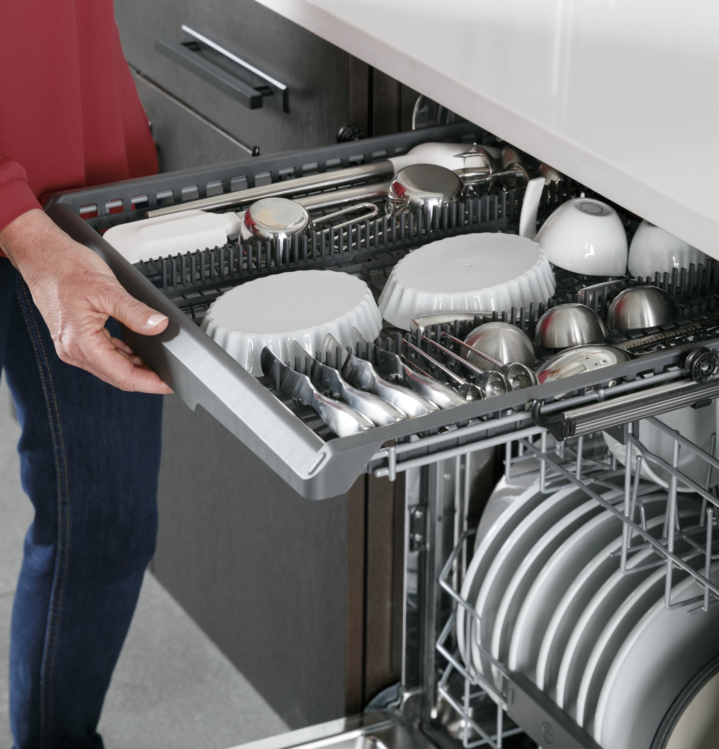 Model: PDT715SMNES | GE Profile GE Profile™ Top Control with Stainless Steel Interior Dishwasher with Sanitize Cycle & Dry Boost with Fan Assist
