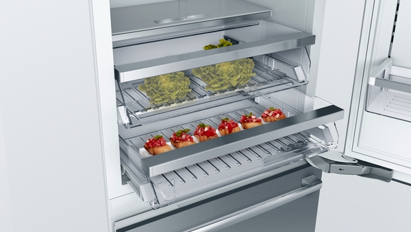 Model: B30BB935SS | Bosch Benchmark®, Built-in Bottom Freezer Refrigerator, 30'', Flat Hinge