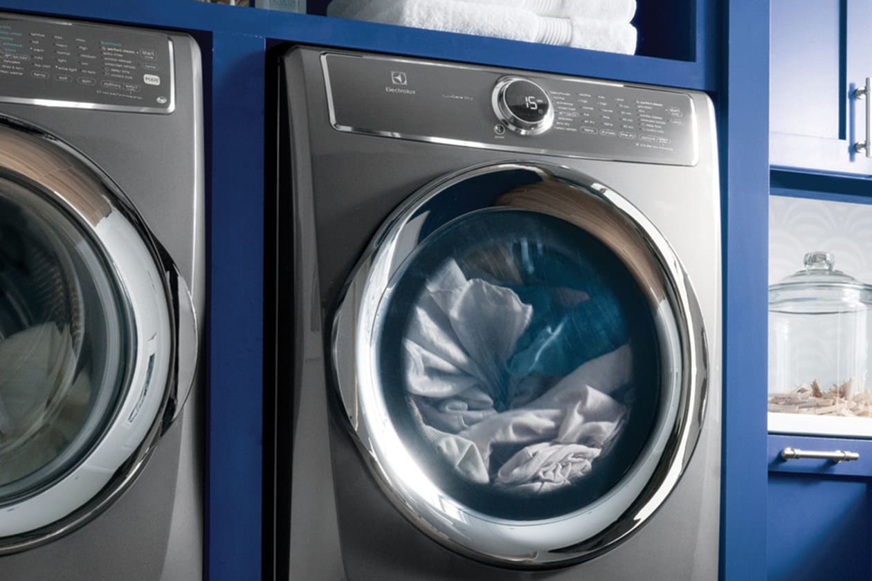 Model: EFMG627UTT | Electrolux Front Load Perfect Steam™ Gas Dryer with PredictiveDry™ and Instant Refresh - 8.0. Cu. Ft.