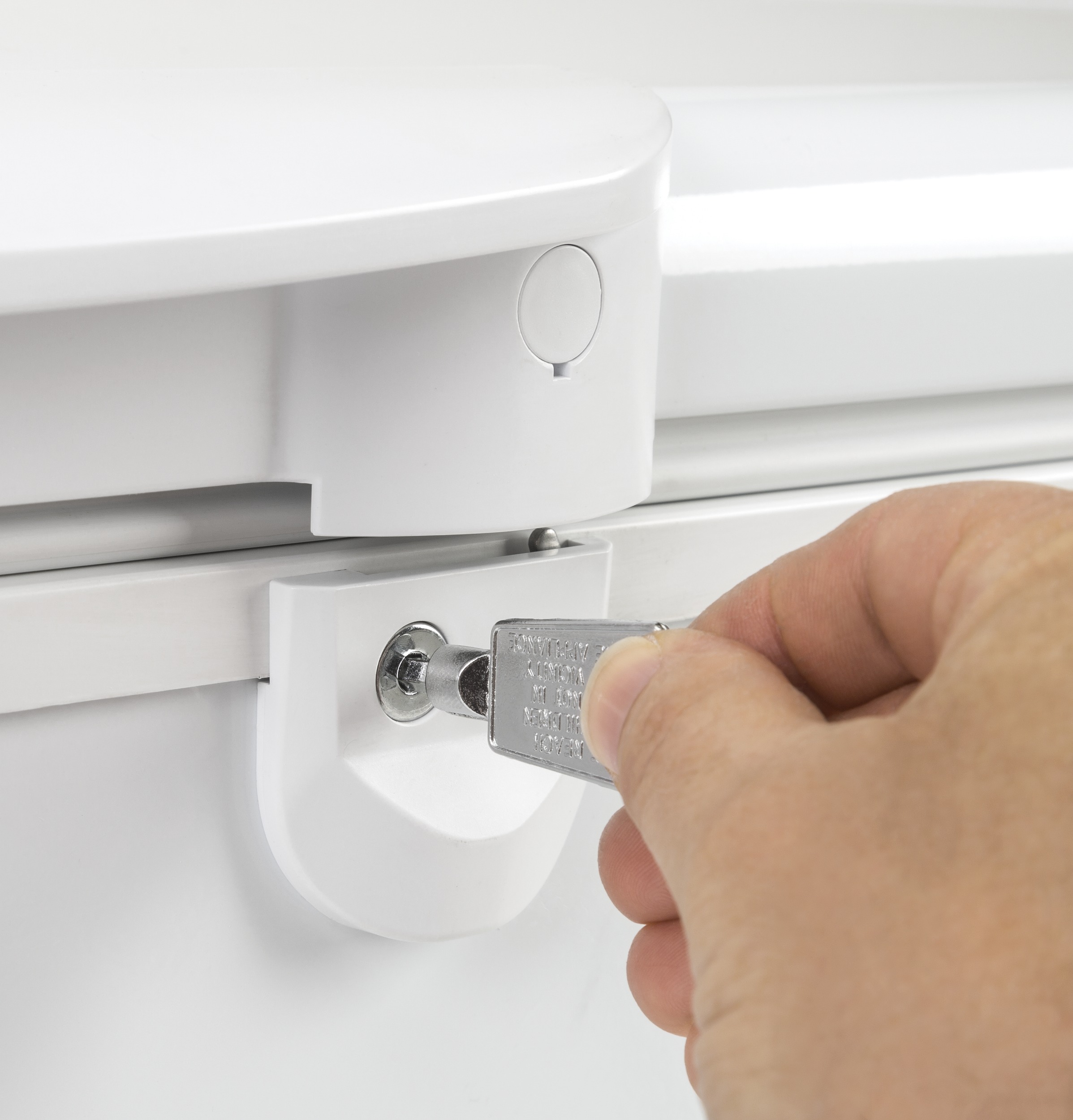 GE FCM16DLWW GE® 15.7 Cu. Ft. Manual Defrost Chest Freezer