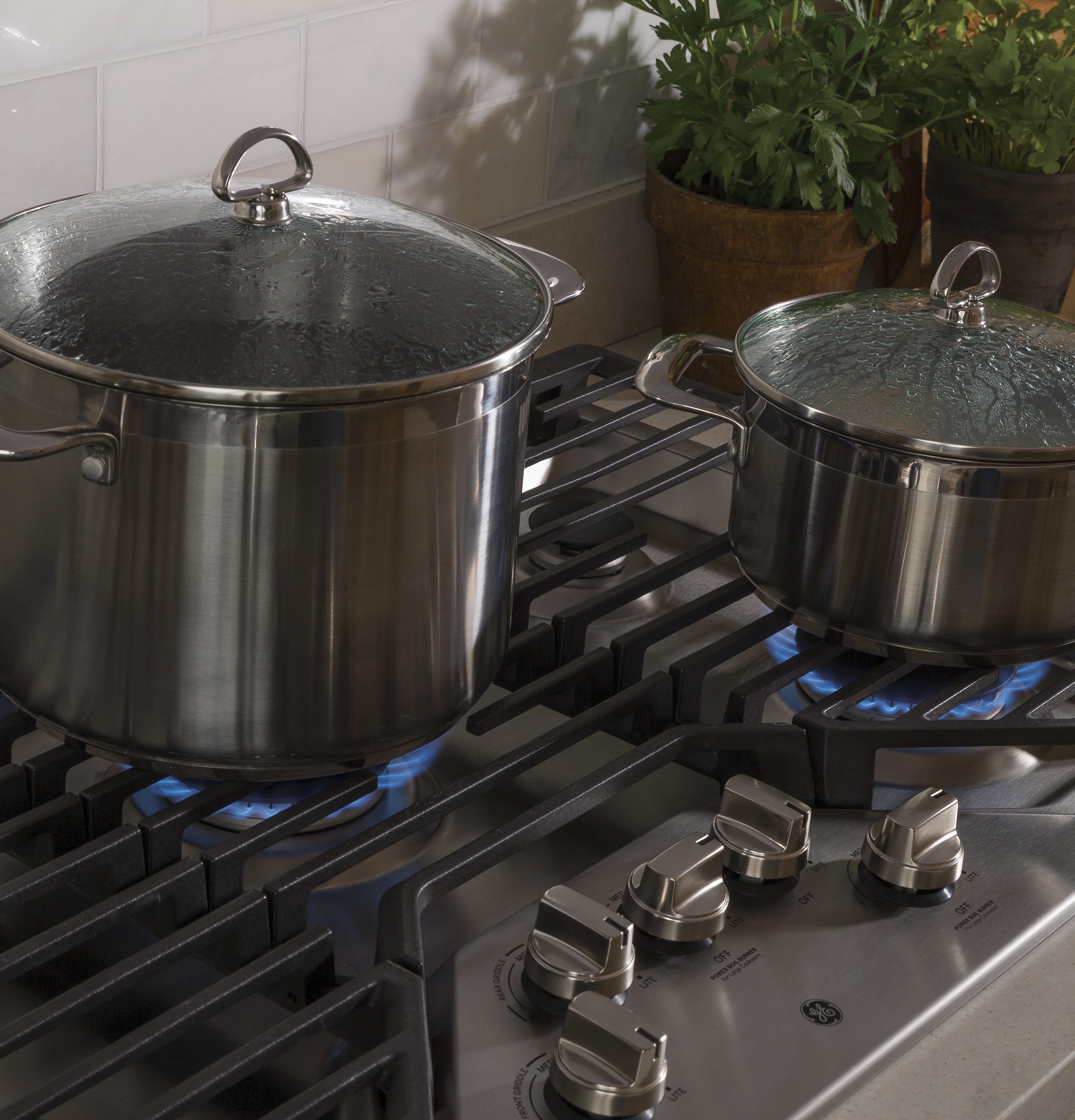 GE JGP5036SLSS GE® 36" BuiltIn Gas Cooktop with 5 Burners and