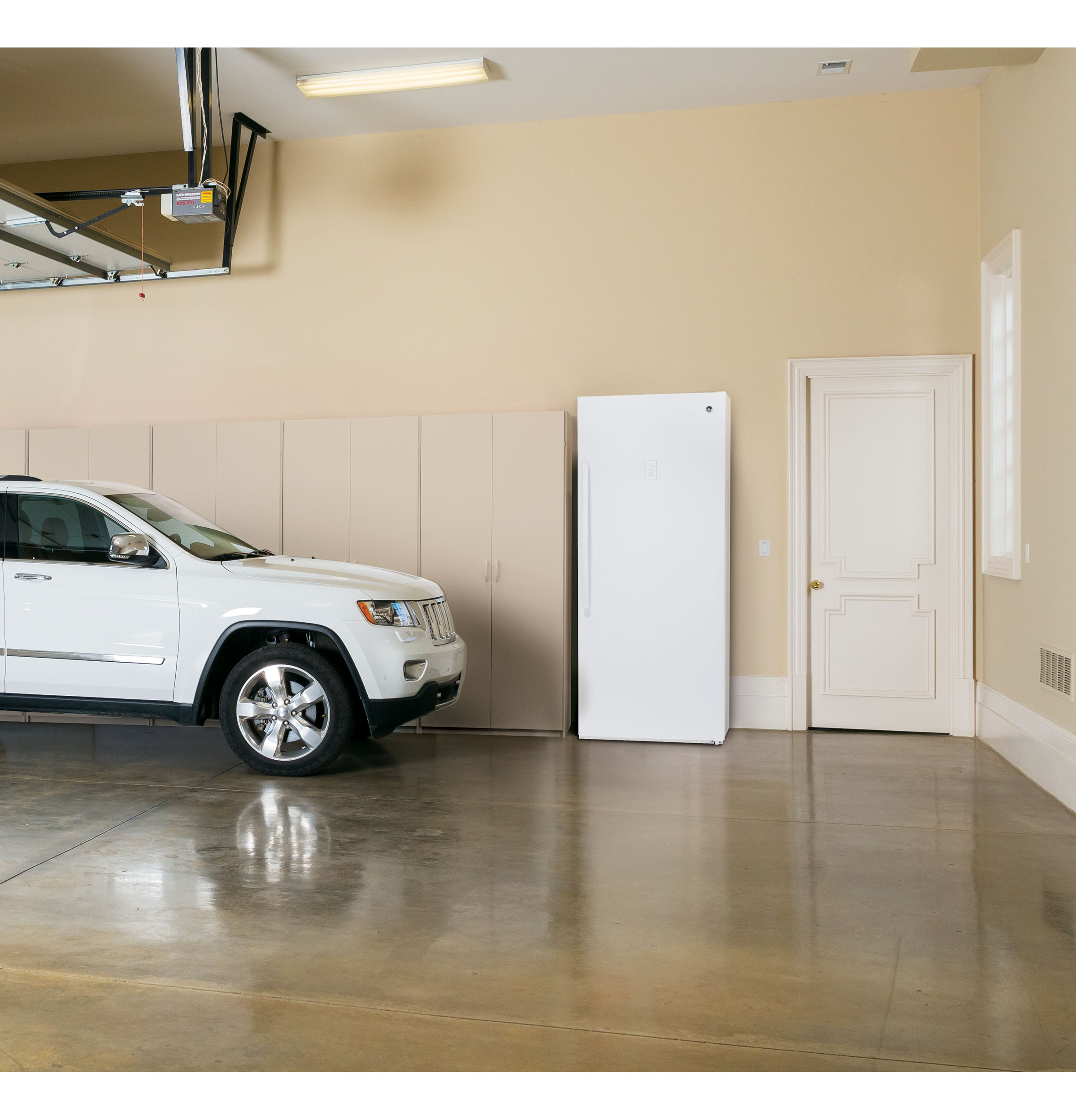 Model: FUF21SMRWW - S/D | GE GE® 21.3 Cu. Ft. Frost-Free Garage Ready Upright Freezer