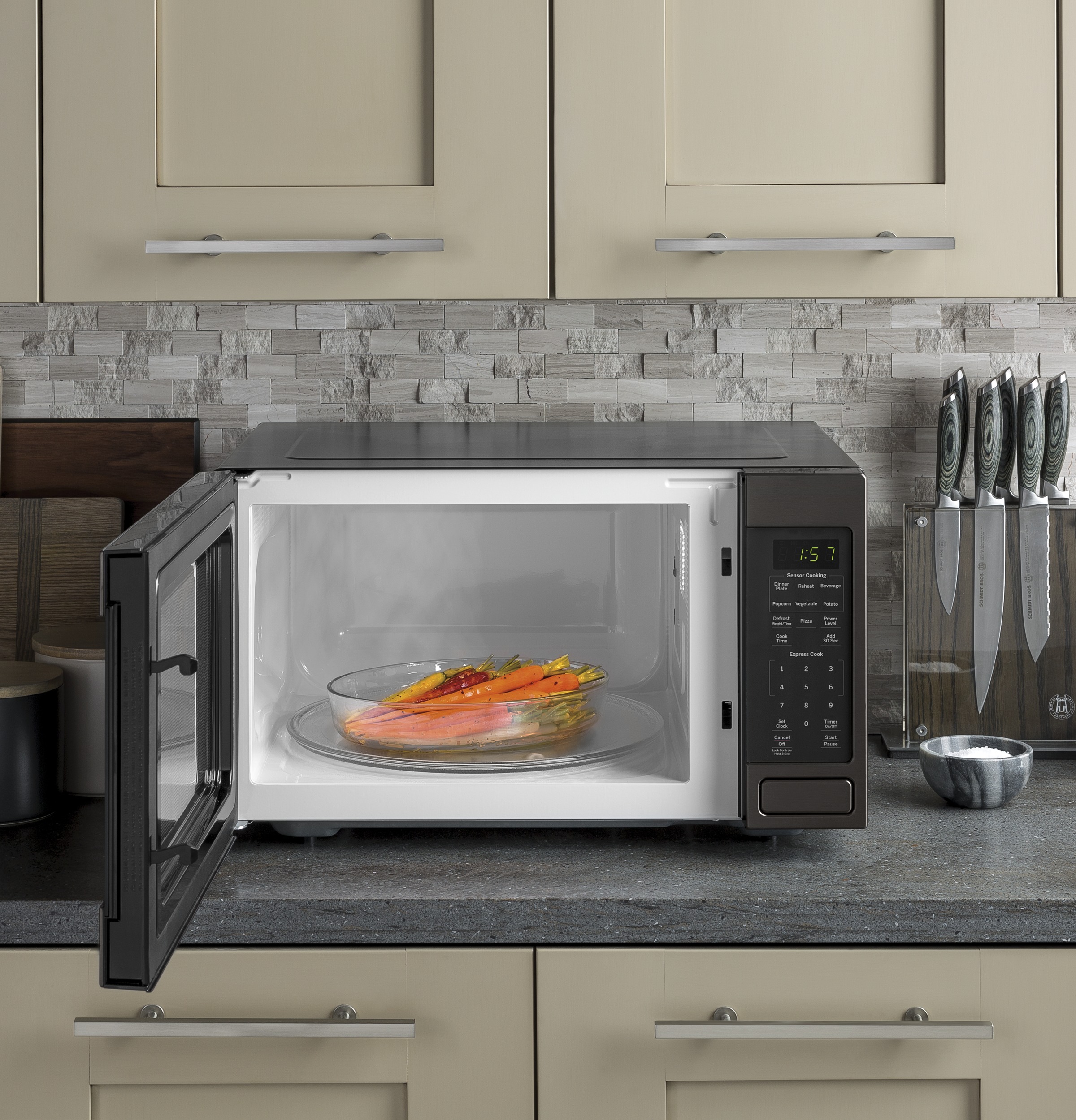 GE JES1657BMTS GE® 1.6 Cu. Ft. Countertop Microwave Oven