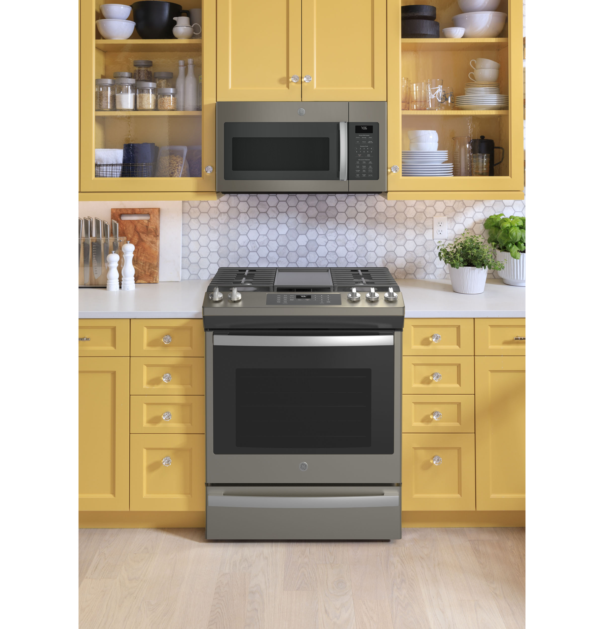 GE JGS760EPES GE® 30" SlideIn FrontControl Convection Gas Range