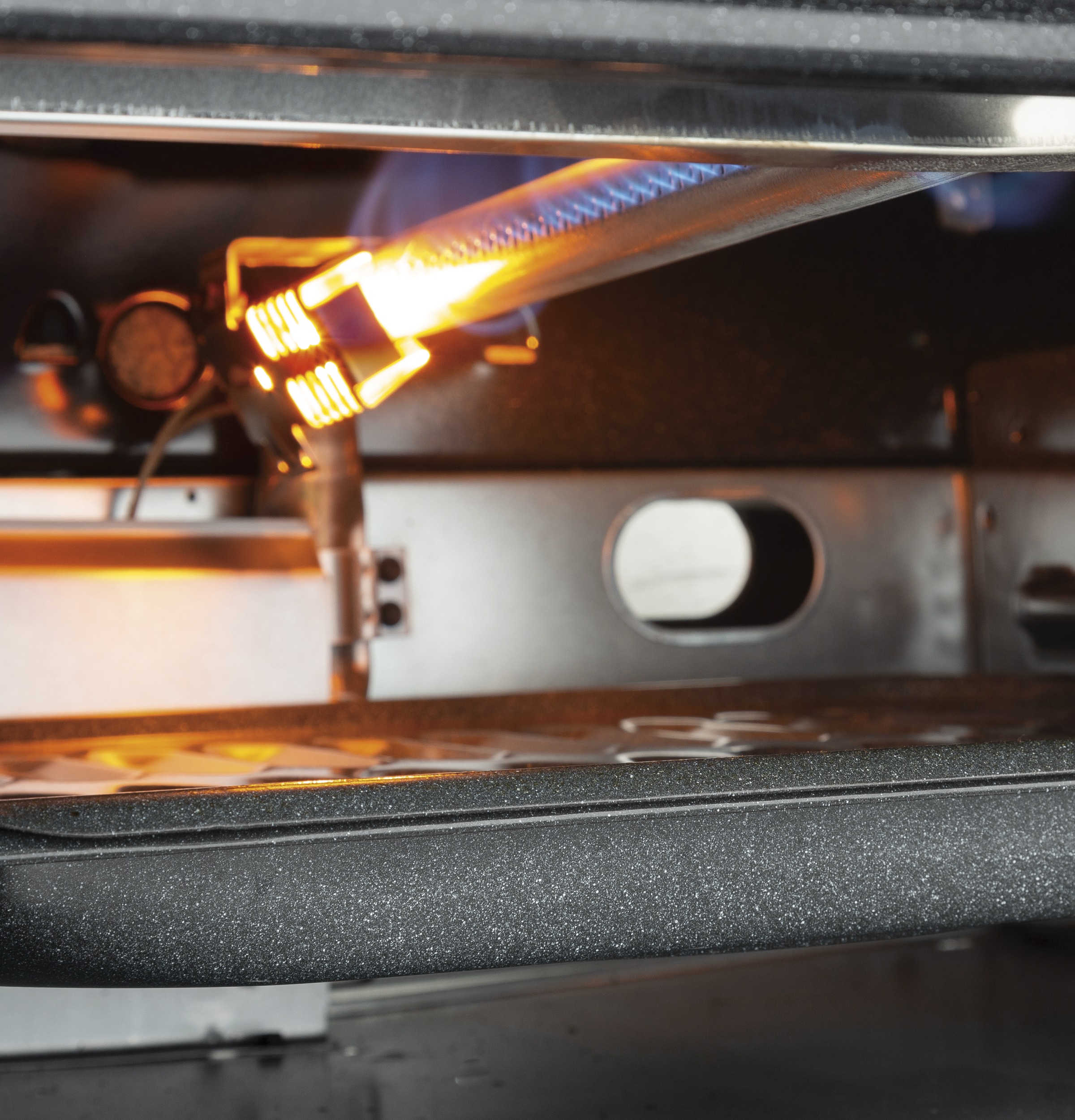Model: JGBS10DEMBB - S/D  | GE GE® 30" Free-Standing Front Control Gas Range