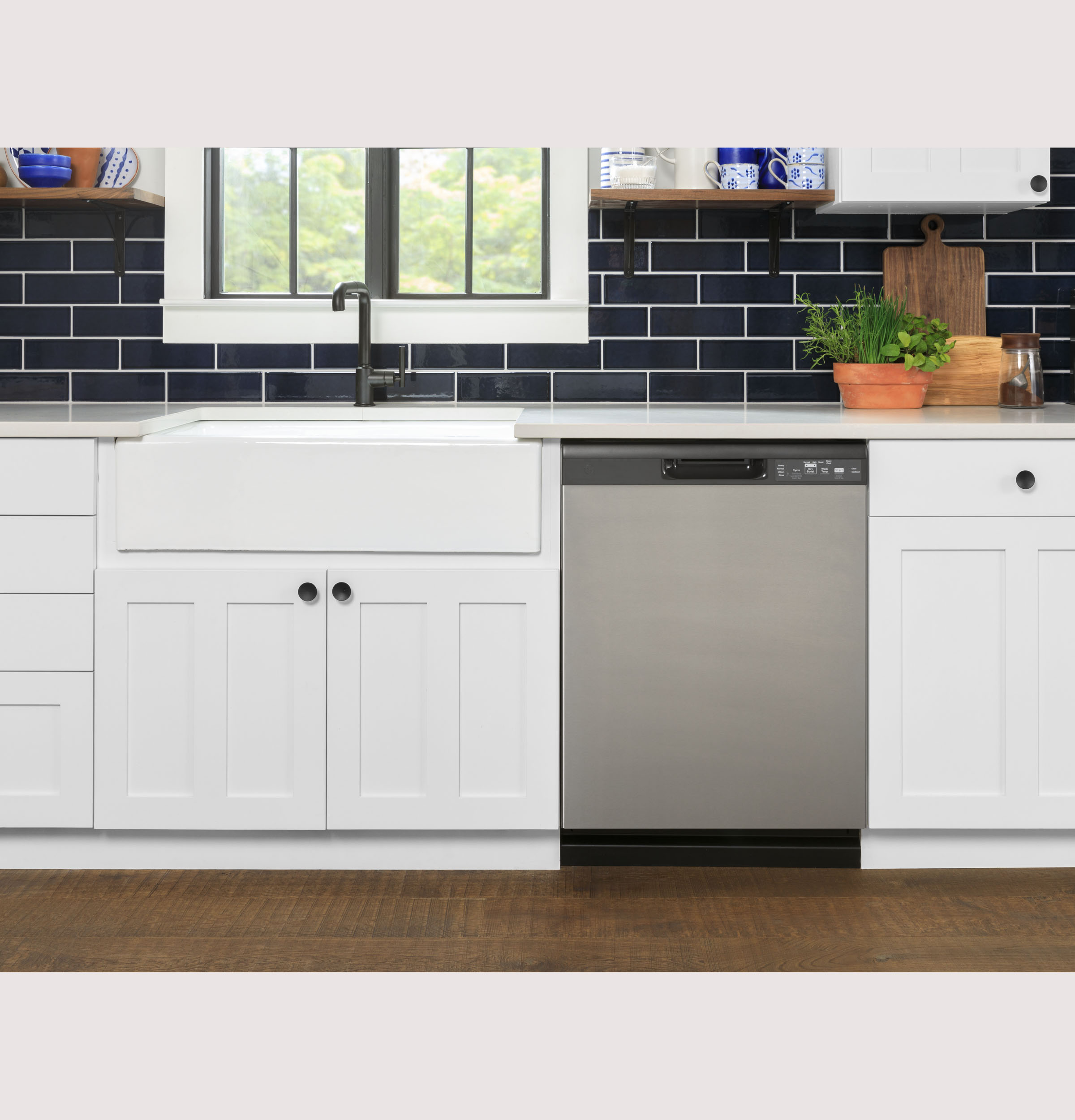 Model: GDF535PSRSSSD | GE SCRATCH & DENT: GE® ENERGY STAR® Dishwasher with Front Controls