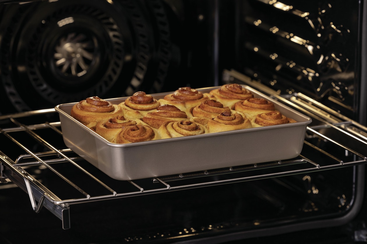 Model: GCWD3067AD | Frigidaire Gallery 30" Double Electric Wall Oven with Total Convection