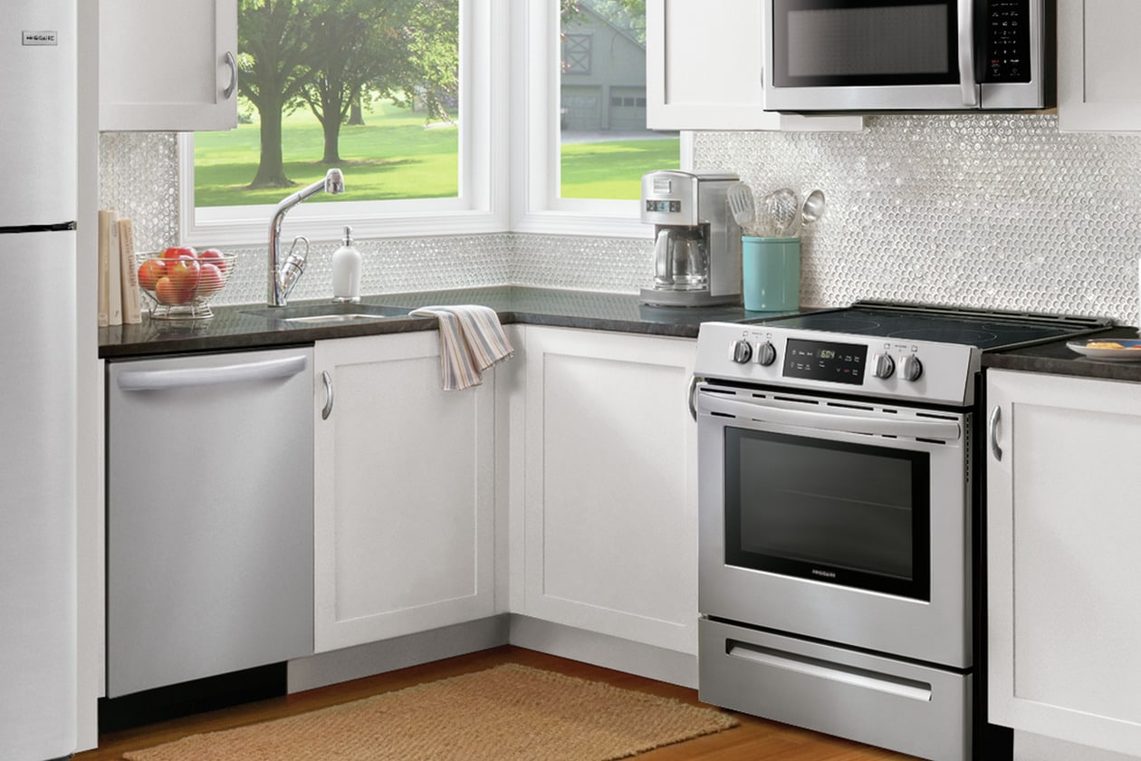 Model: FRIGBKFILL | Frigidaire Front Control Freestanding Range Island Trim