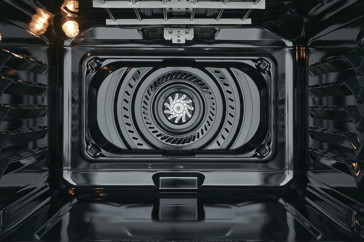 Model: FCWS2727AB | Frigidaire 27" Single Electric Wall Oven with Fan Convection