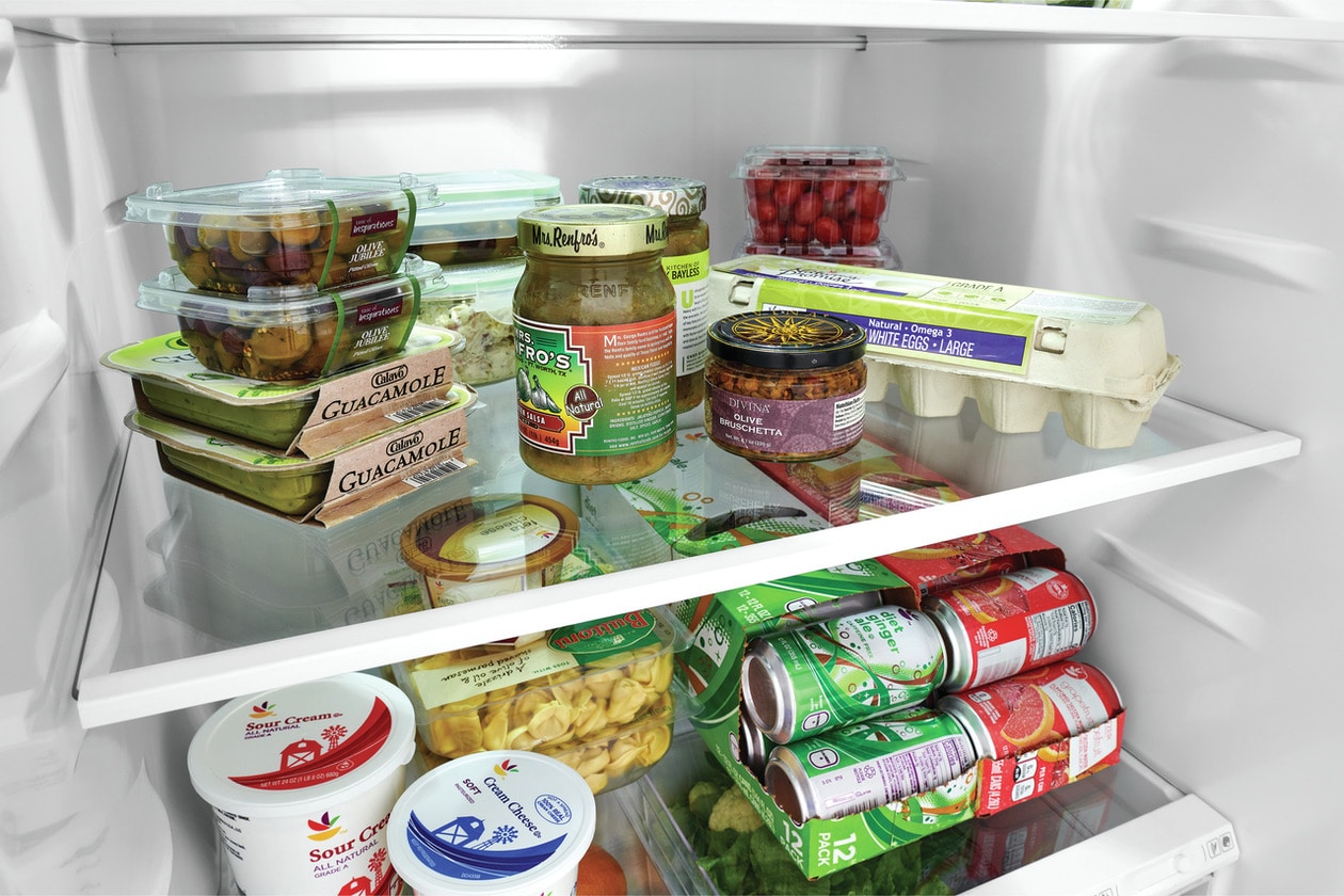 Model: FFHT1822UB | Frigidaire 18 Cu. Ft. Top Freezer Refrigerator