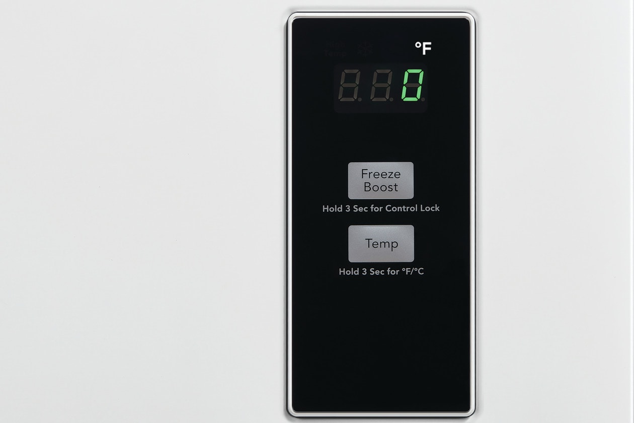 Model: FFCL2542AW | Frigidaire 24.9 Cu. Ft. Chest Freezer