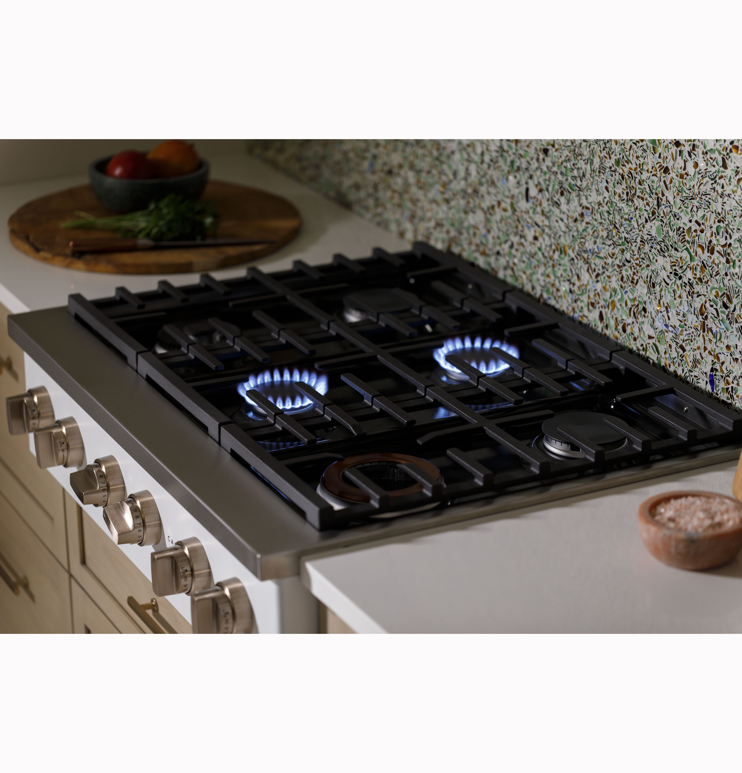 Model: CGU366P3TD1 | Cafe Café™ 36" Commercial-Style Gas Rangetop with 6 Burners (Natural Gas)