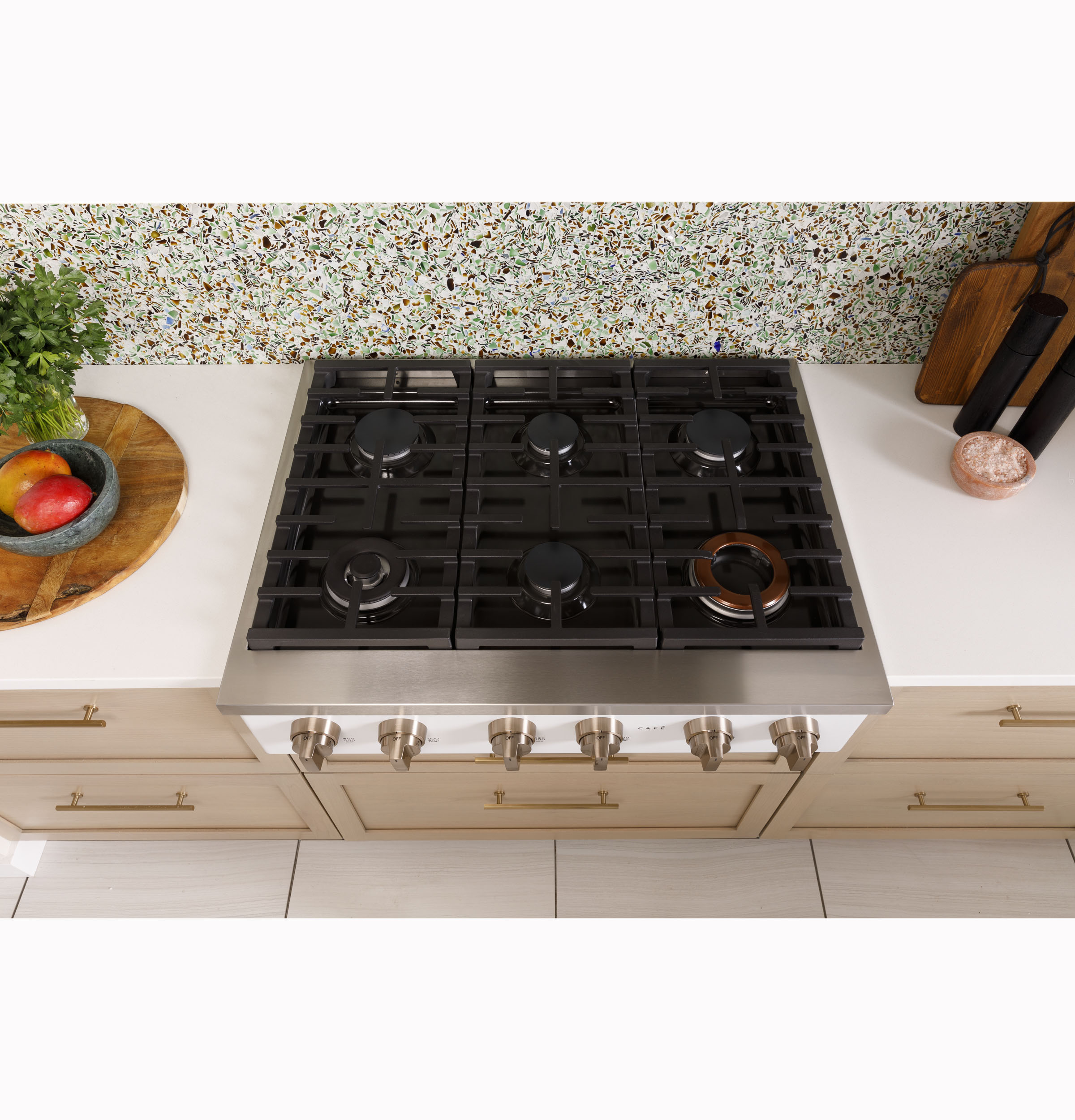 Model: CGU366P3TD1 | Cafe Café™ 36" Commercial-Style Gas Rangetop with 6 Burners (Natural Gas)