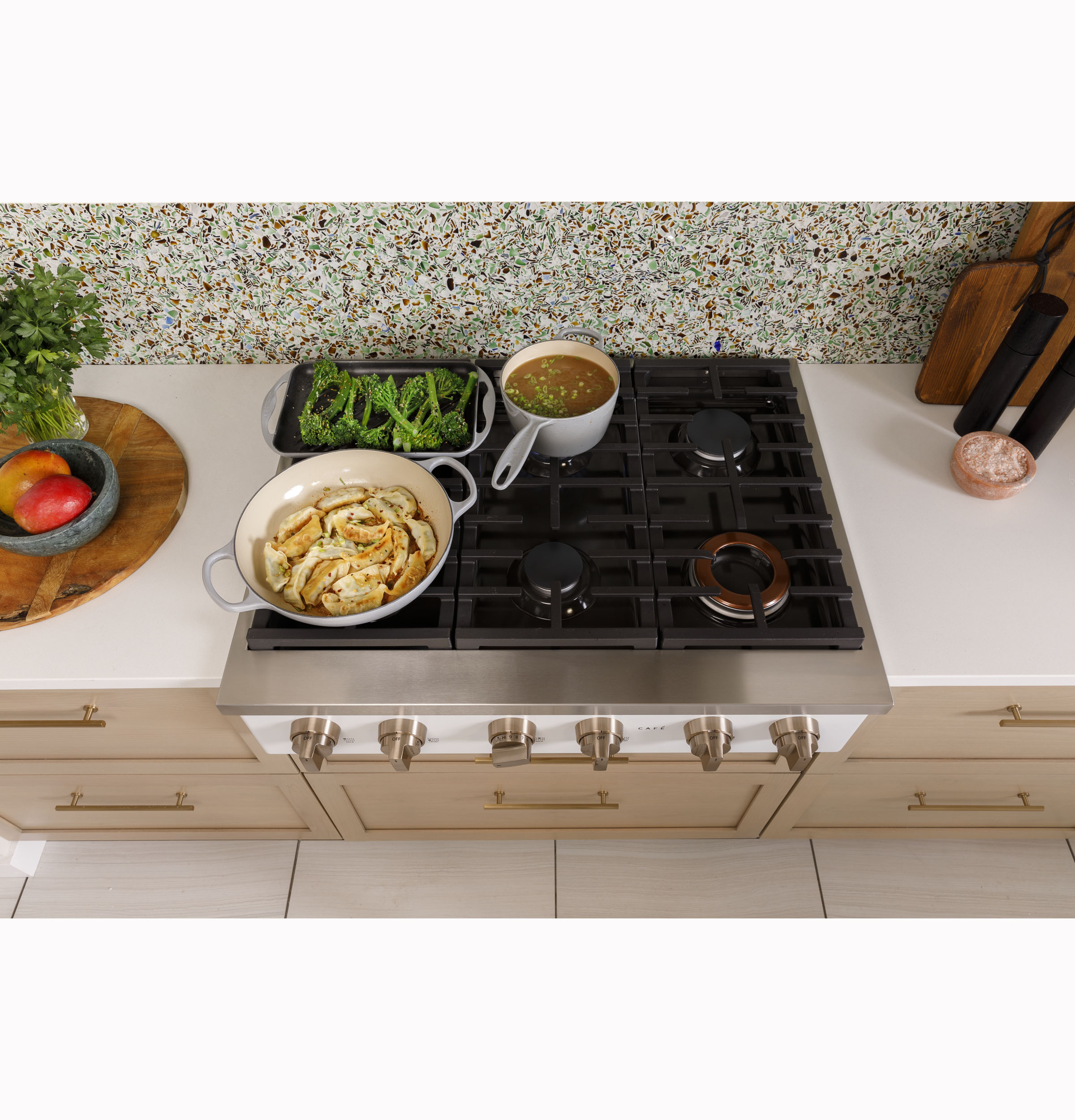 Model: CGU366P3TD1 | Cafe Café™ 36" Commercial-Style Gas Rangetop with 6 Burners (Natural Gas)