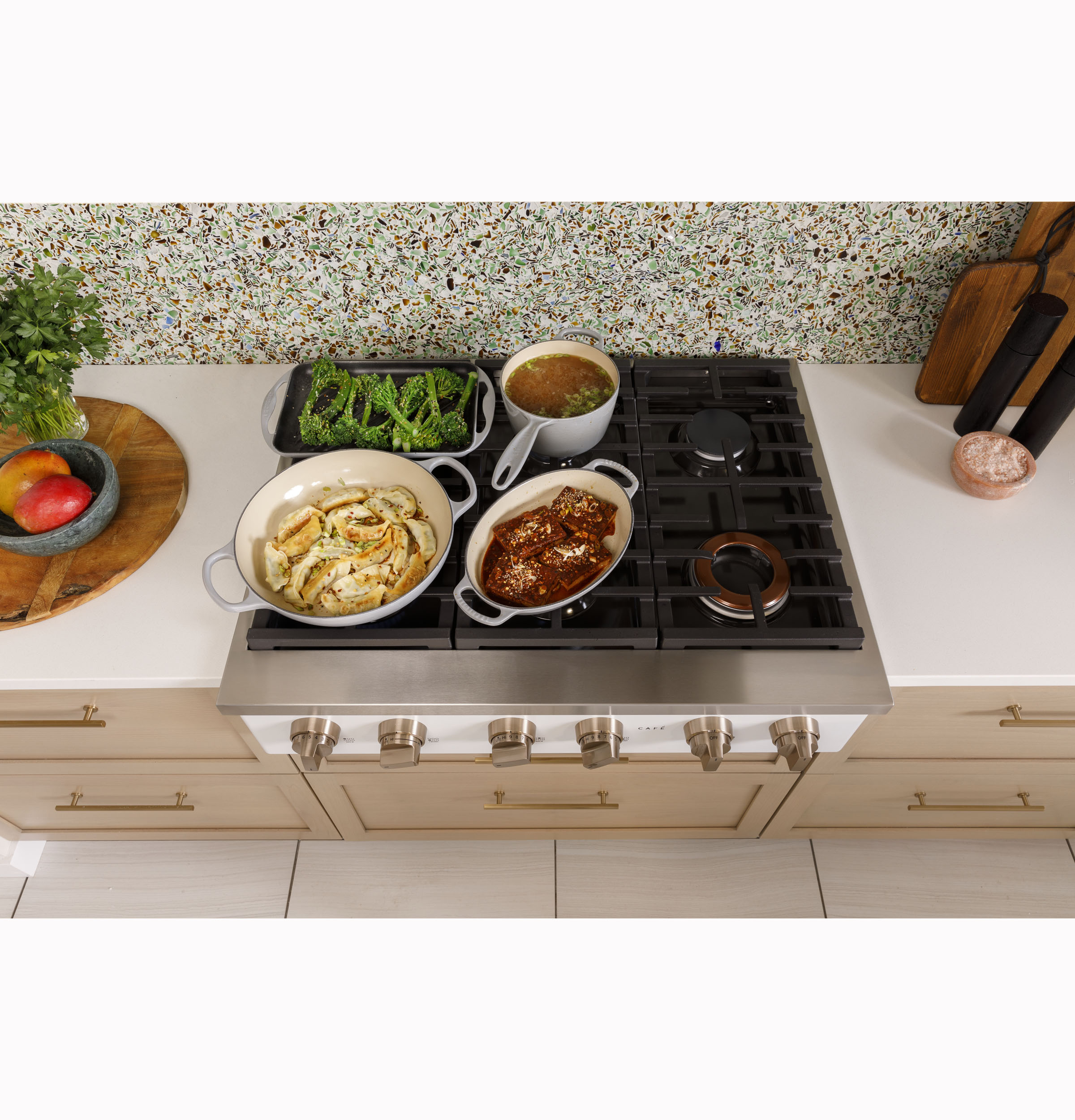 Model: CGU366P3TD1 | Cafe Café™ 36" Commercial-Style Gas Rangetop with 6 Burners (Natural Gas)