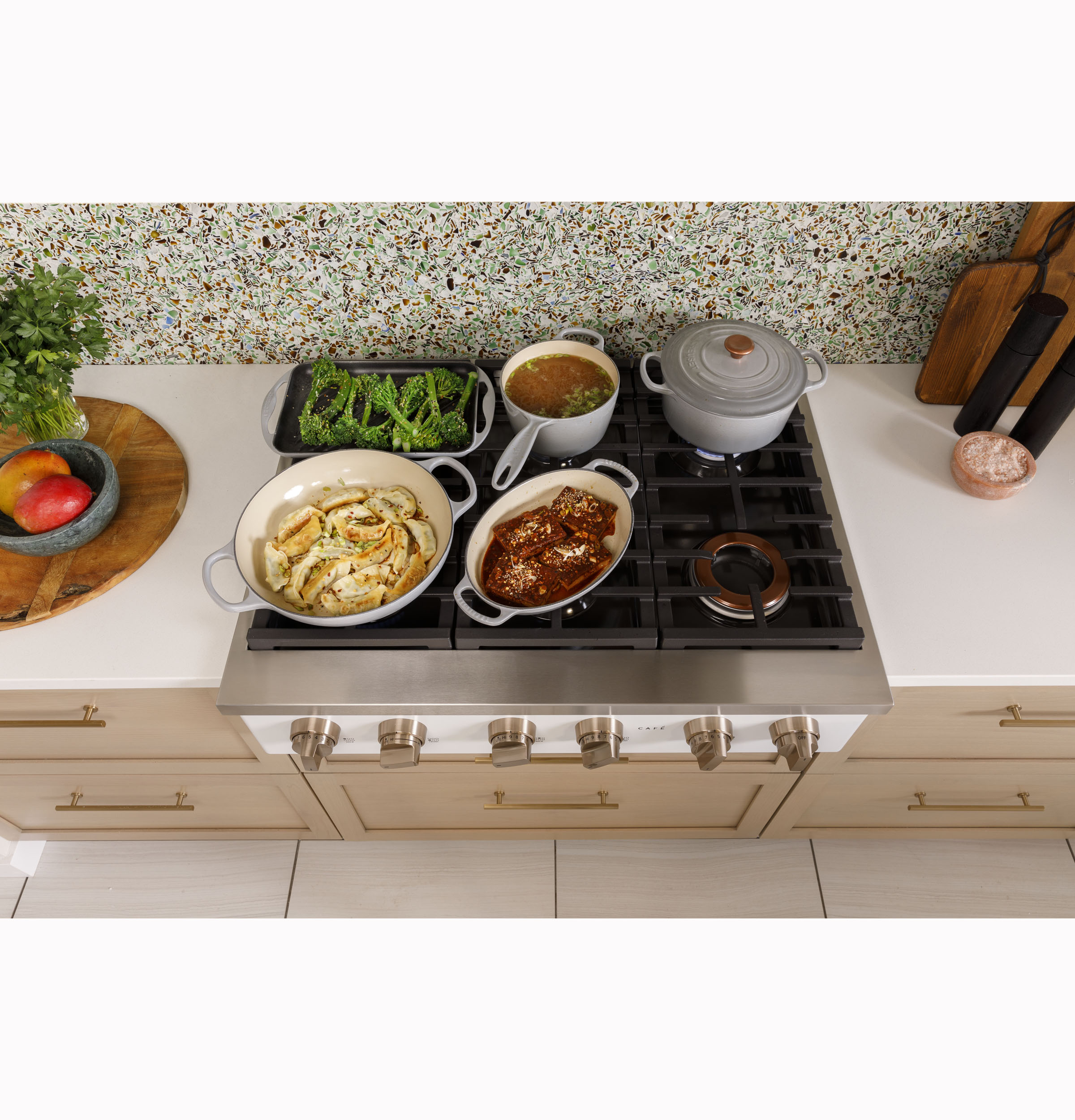 Model: CGU366P3TD1 | Cafe Café™ 36" Commercial-Style Gas Rangetop with 6 Burners (Natural Gas)