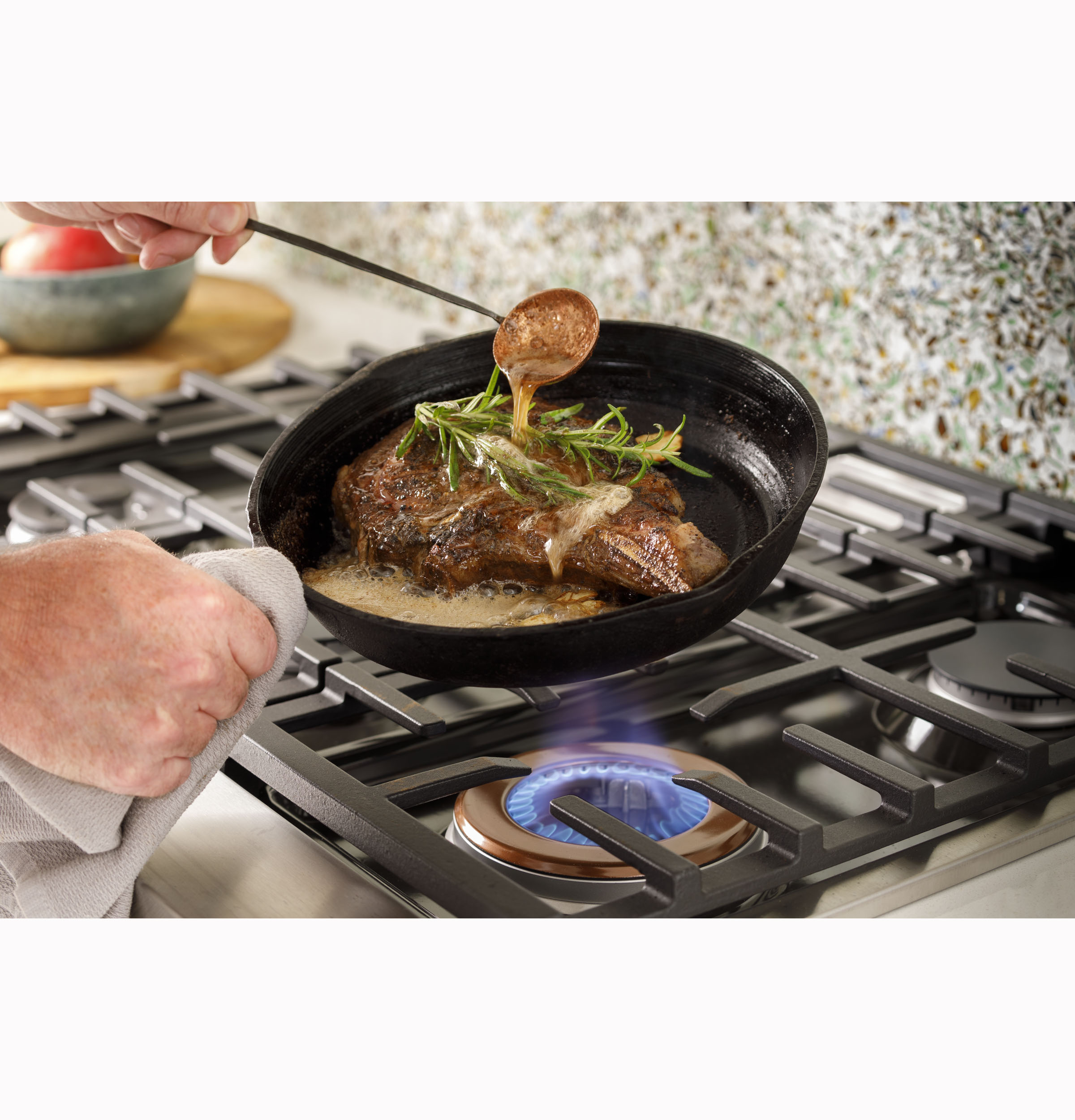 Model: CGU366P3TD1 | Cafe Café™ 36" Commercial-Style Gas Rangetop with 6 Burners (Natural Gas)