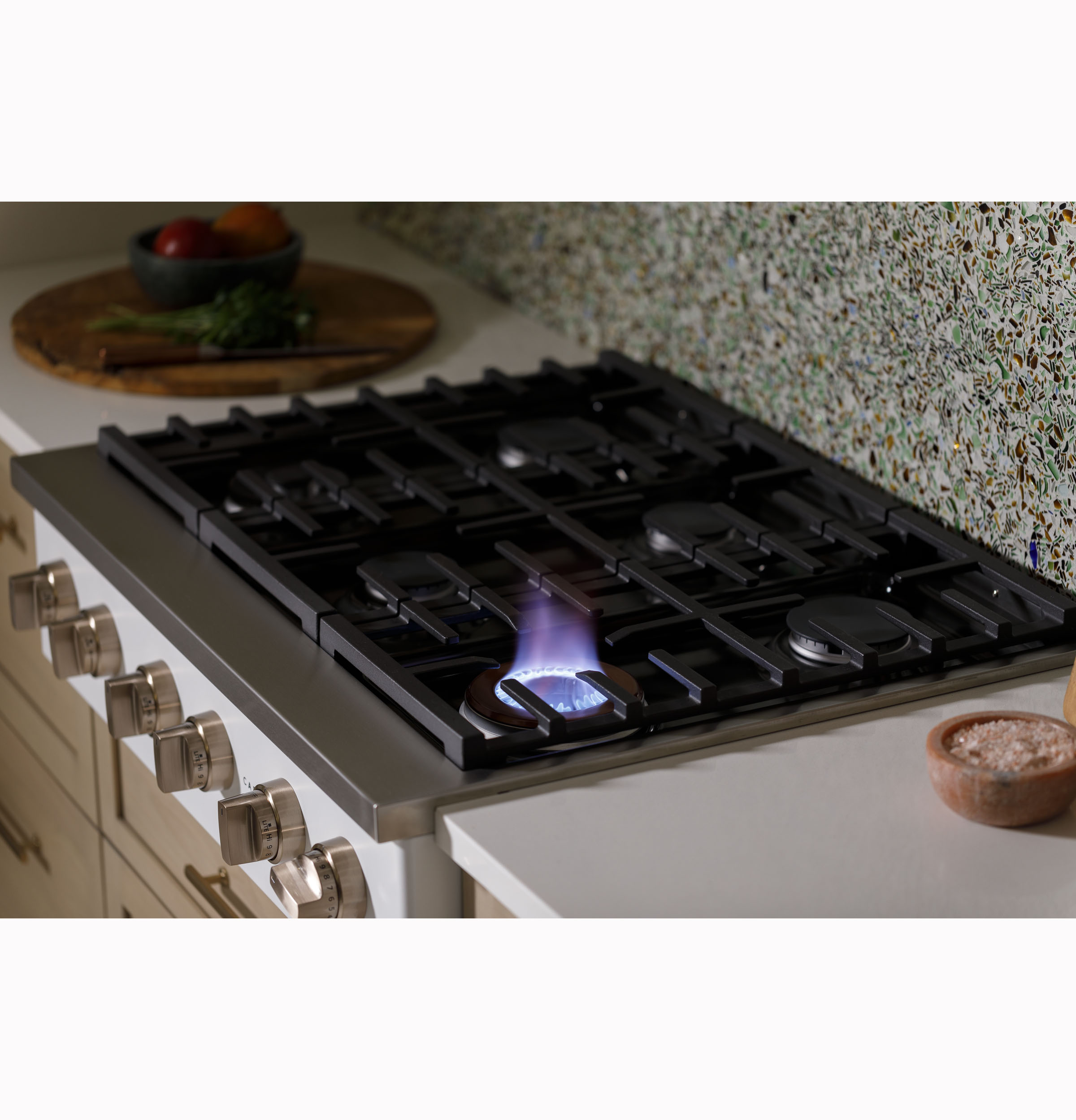 Model: CGU366P3TD1 | Cafe Café™ 36" Commercial-Style Gas Rangetop with 6 Burners (Natural Gas)