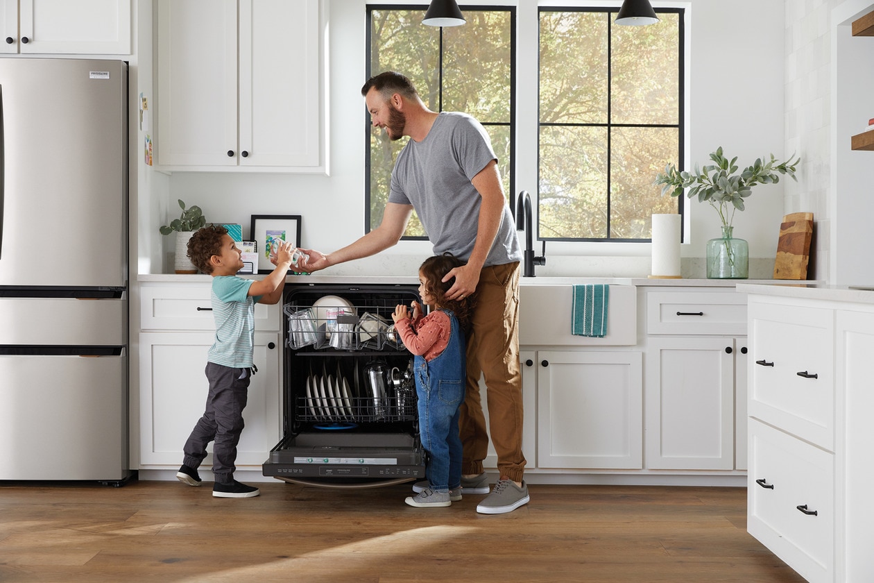 Model: 10FFKITC02 | Frigidaire ReadyClean™ Kitchen Tablet Bundle
