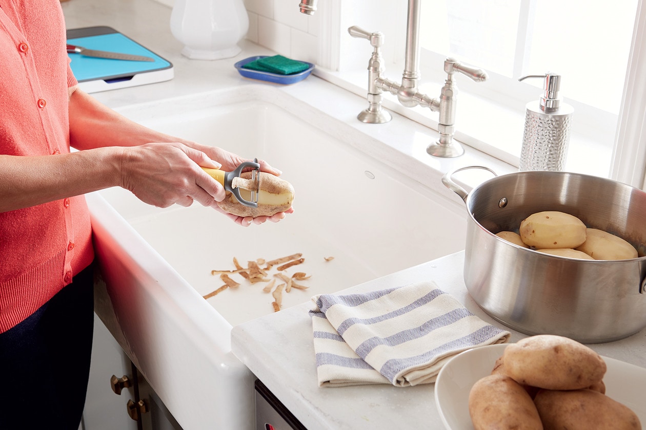 Model: 10FFKITC02 | Frigidaire ReadyClean™ Kitchen Tablet Bundle