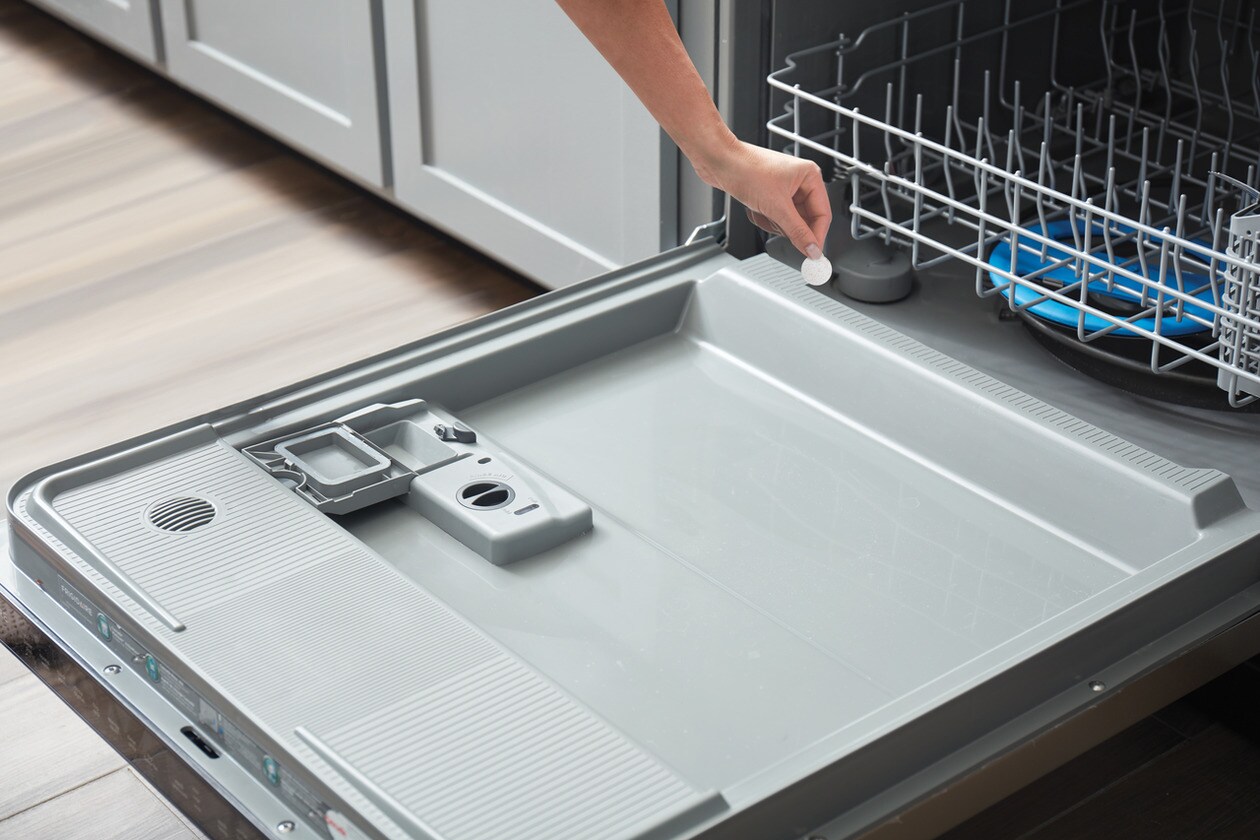 Model: 10FFKITC02 | Frigidaire ReadyClean™ Kitchen Tablet Bundle