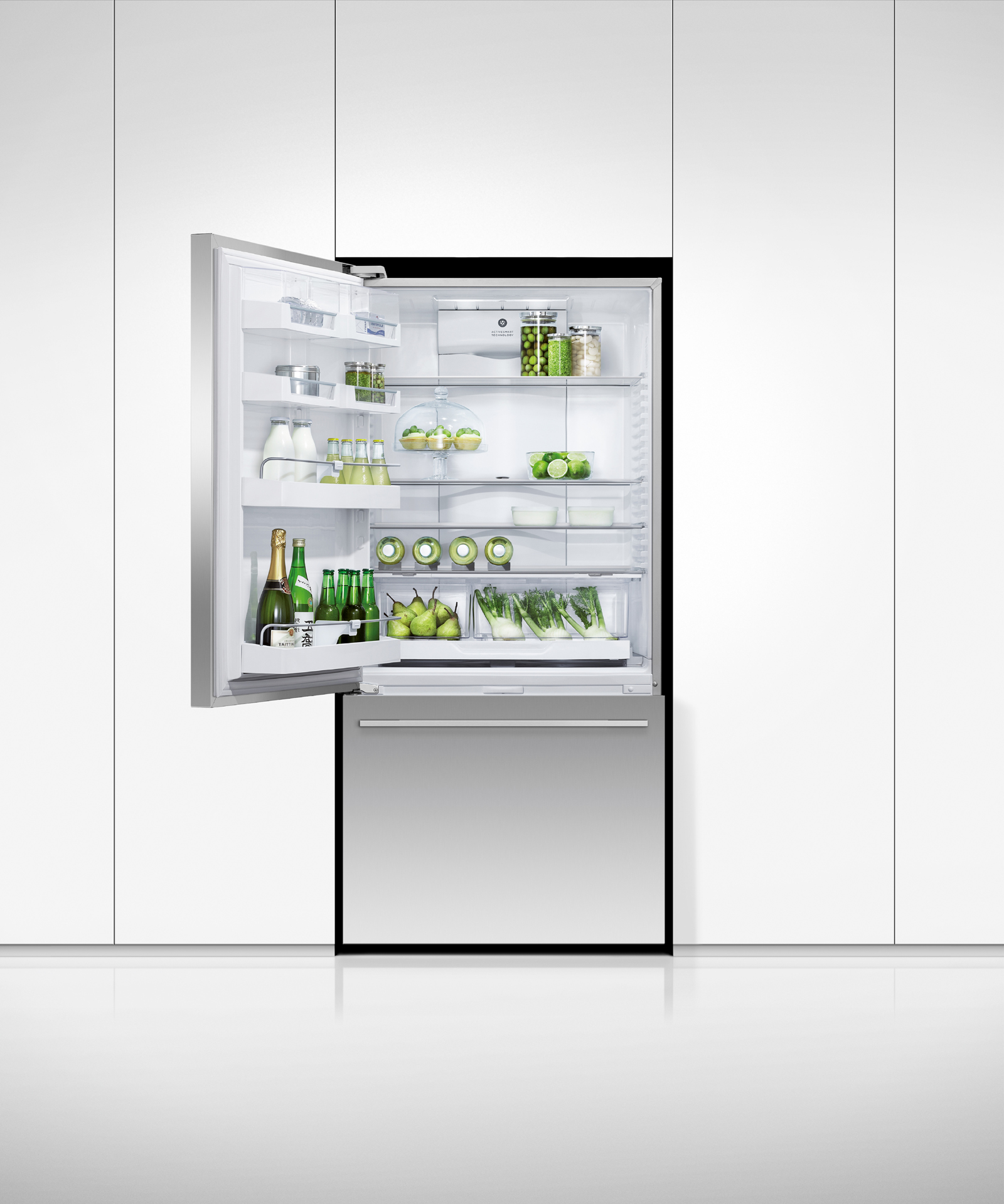 Model: RF170WDLUX5 N | Fisher and Paykel 17.1 cu ft Series 5 Refrigerator Freezer, Ice & Water