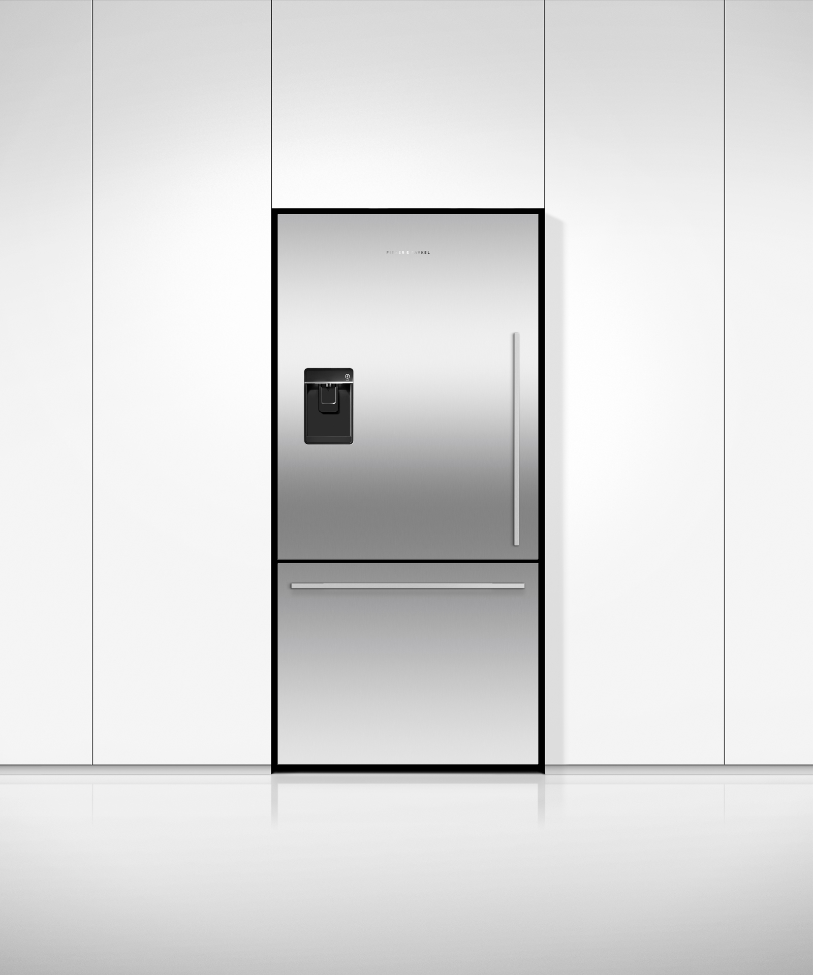 Model: RF170WDLUX5 N | Fisher and Paykel 17.1 cu ft Series 5 Refrigerator Freezer, Ice & Water