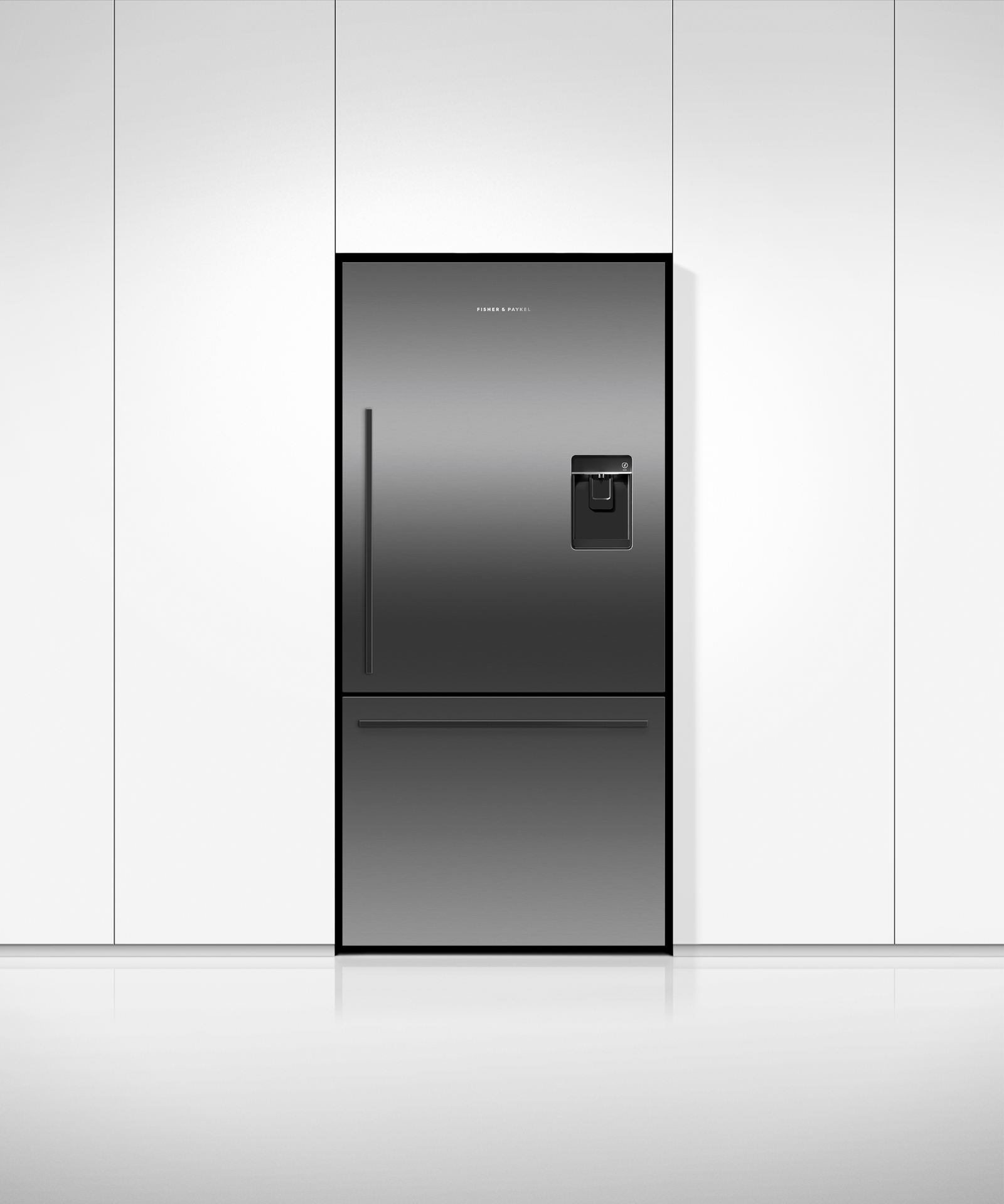 Model: RF170WDRUB5 | Fisher and Paykel Freestanding Refrigerator Freezer, 32", 17.1 cu ft, Ice & Water